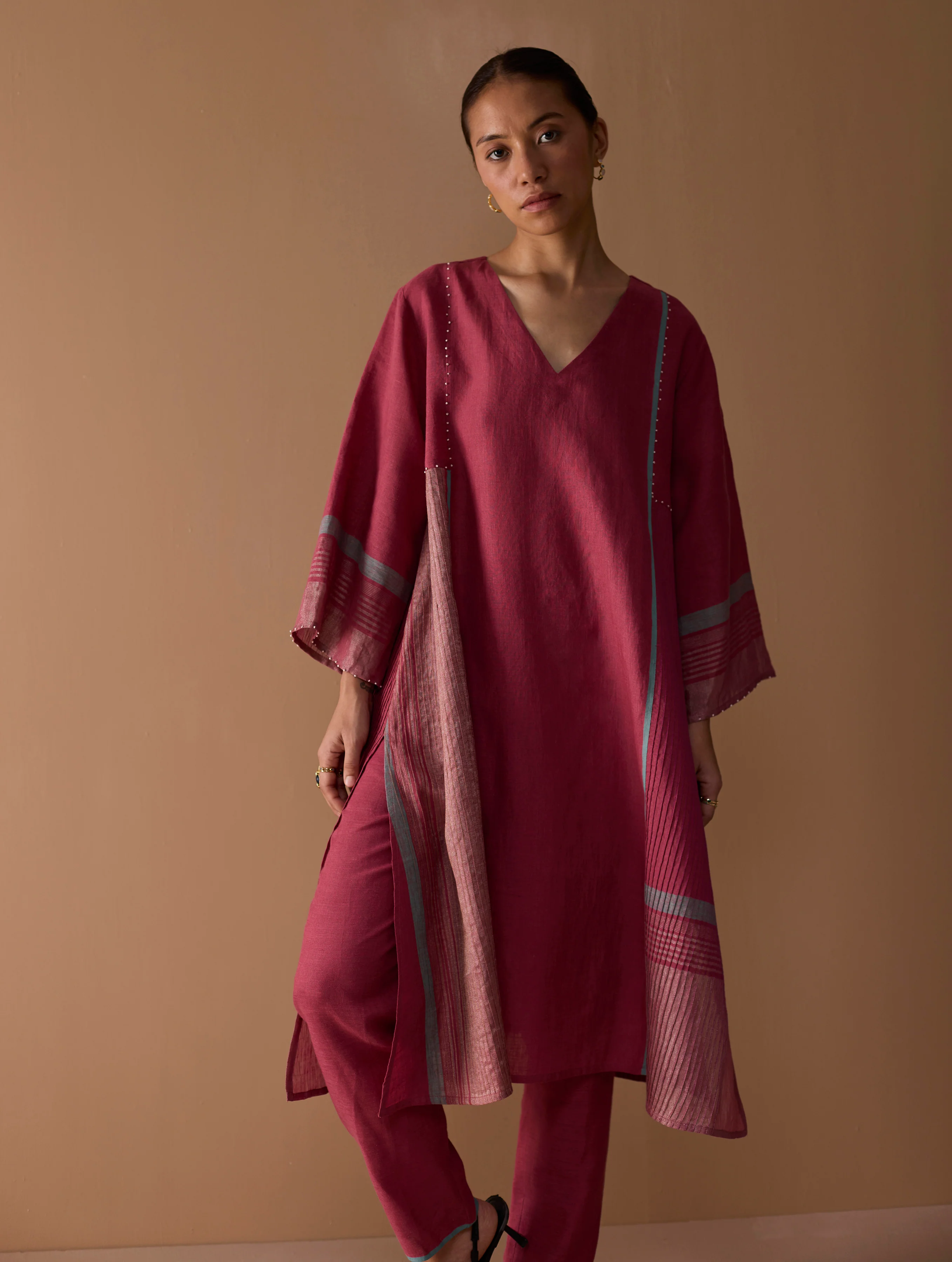 Marwa Metallic Linen Panelled Kurta - Metallic Crimson - Image 5