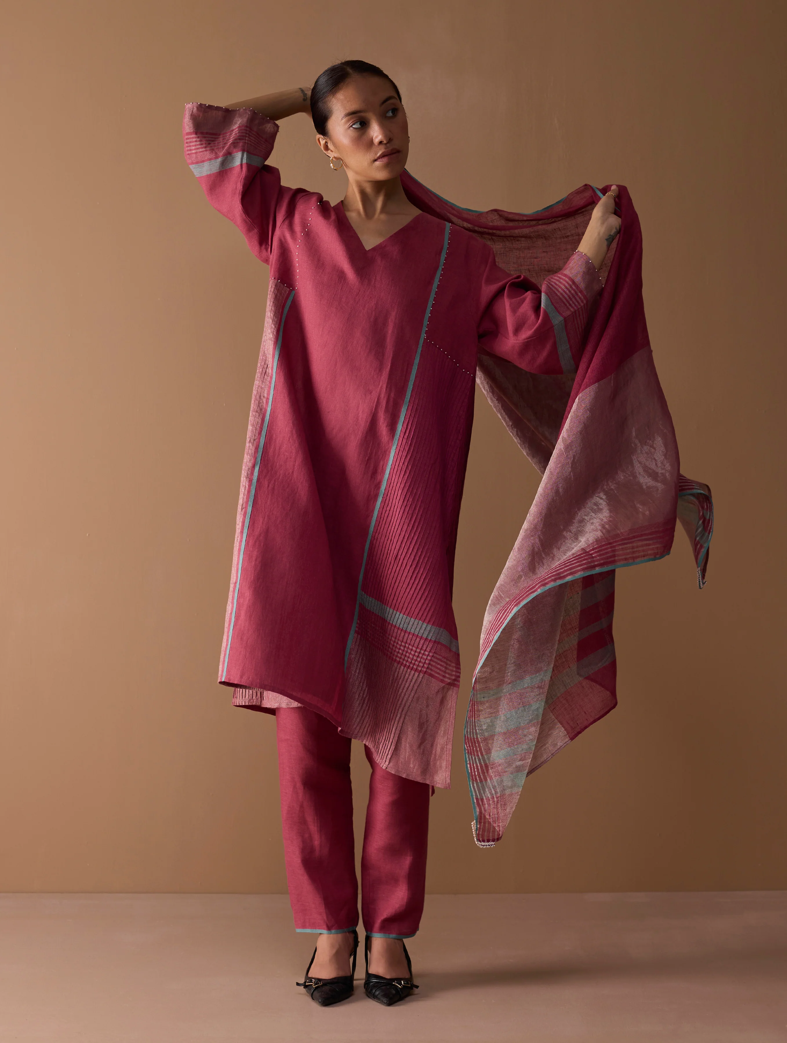 Marwa Metallic Linen Panelled Kurta - Metallic Crimson - Image 8