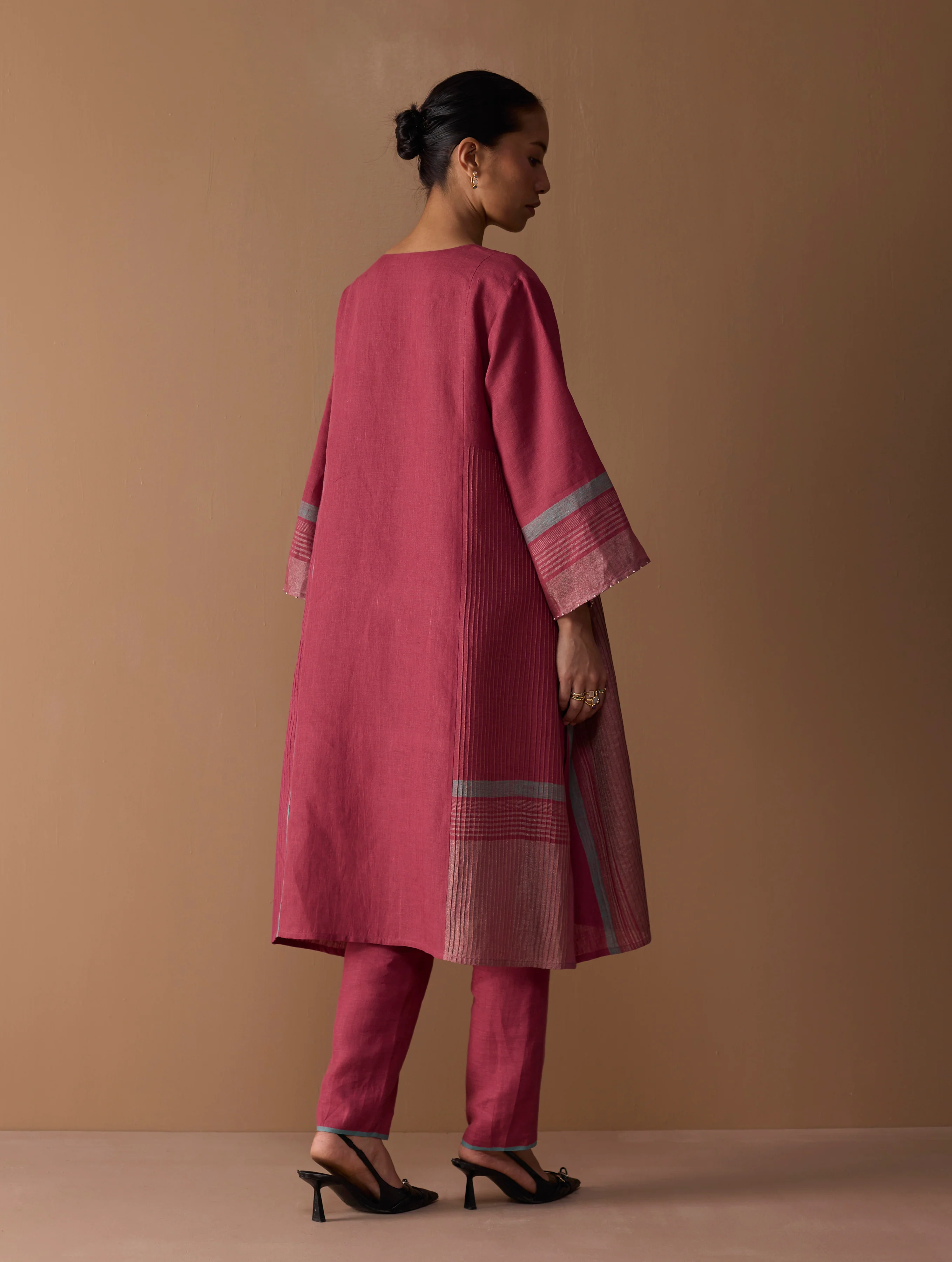 Marwa Metallic Linen Panelled Kurta - Metallic Crimson - Image 9