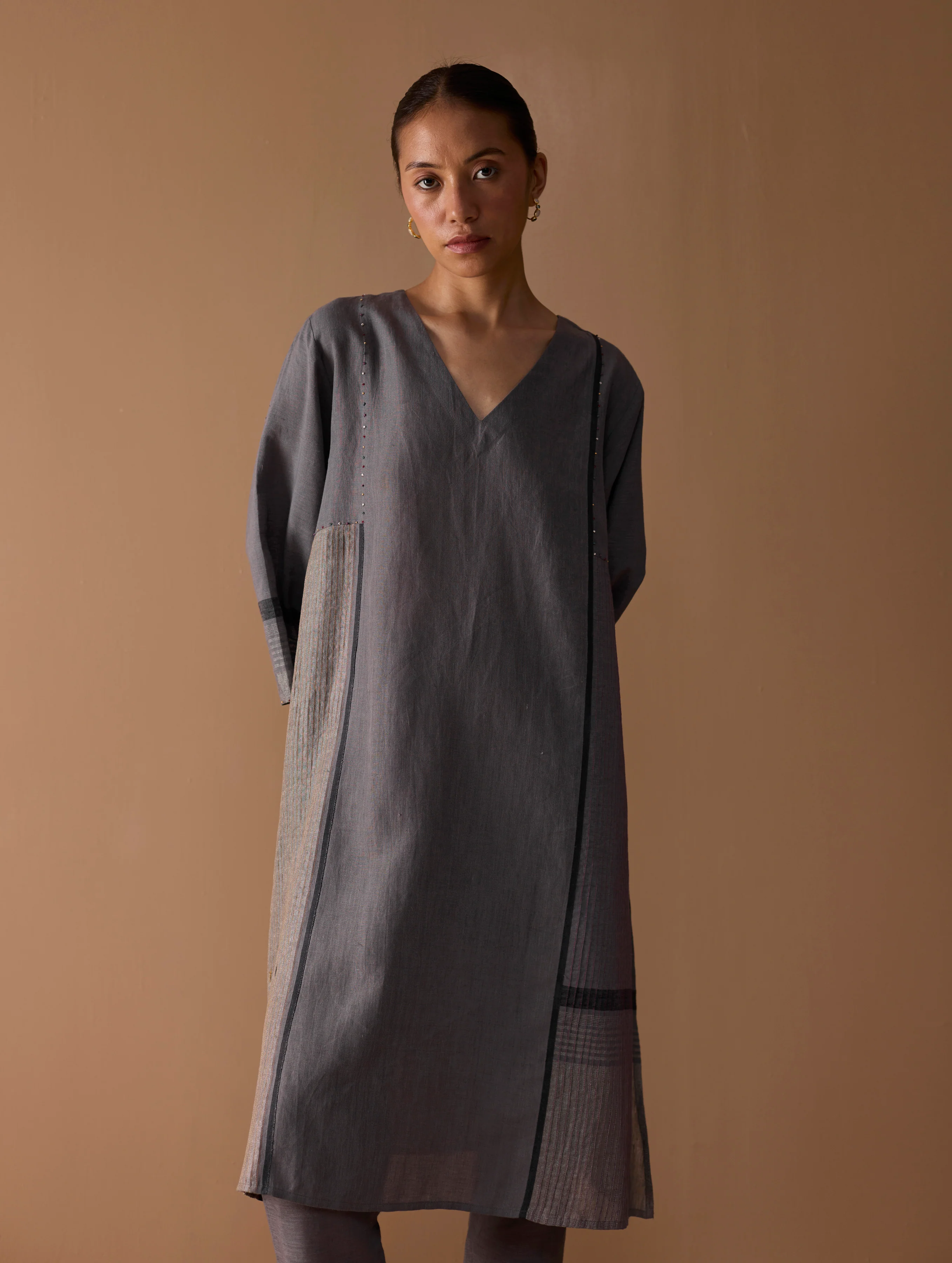 Marwa Metallic Linen Panelled Kurta - Metallic Grey - Image 8