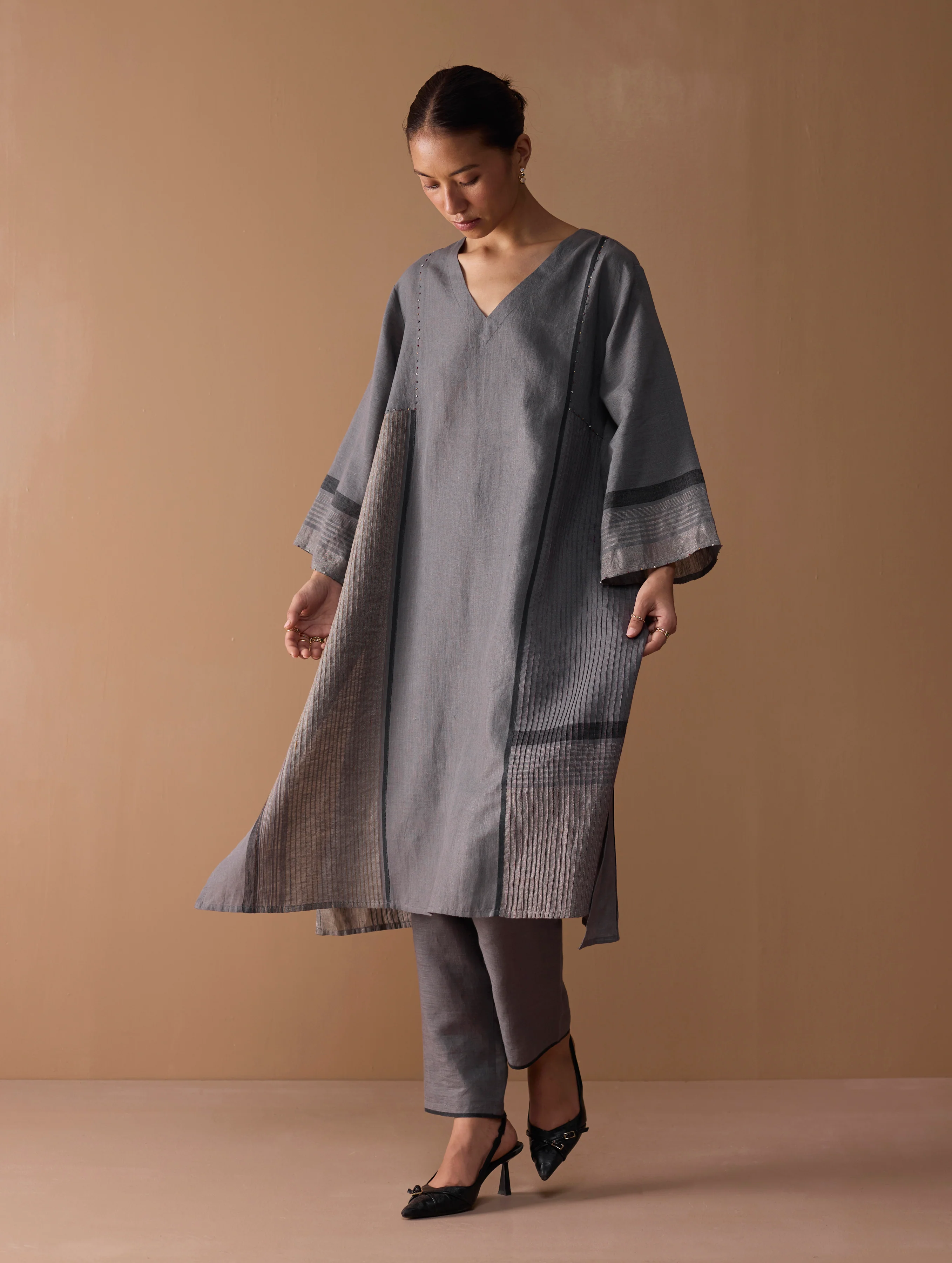 Marwa Metallic Linen Panelled Kurta Set - Metallic Grey