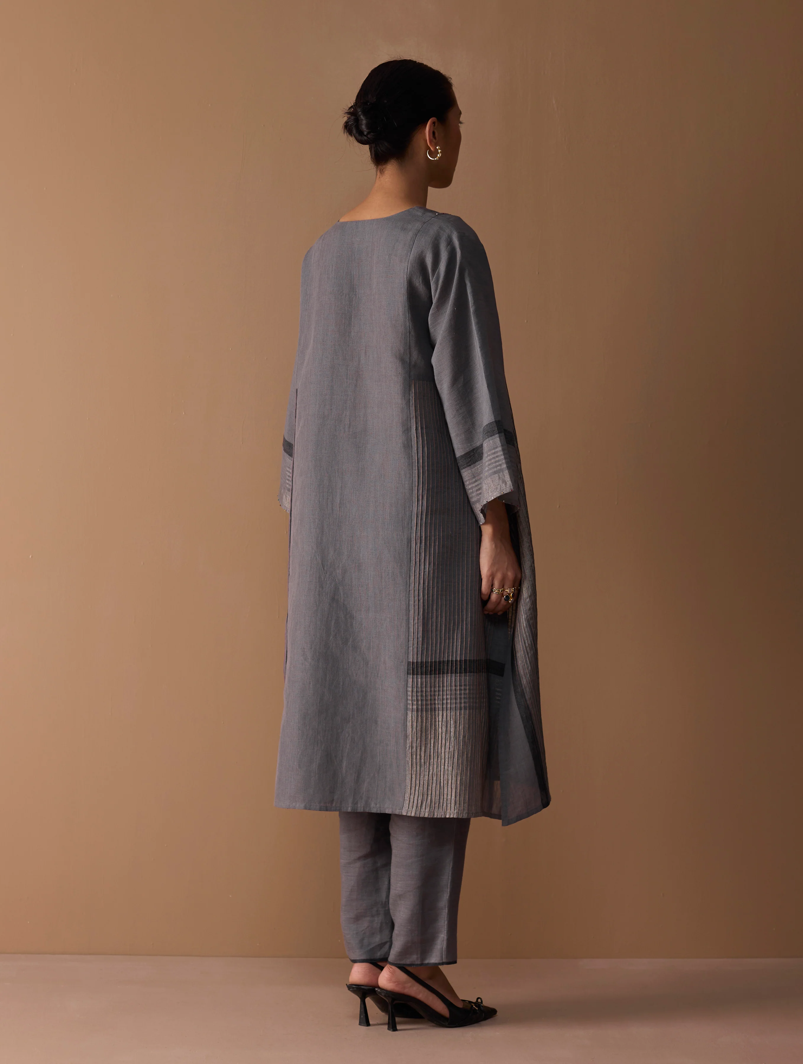 Marwa Metallic Linen Panelled Kurta Set - Metallic Grey - Image 10