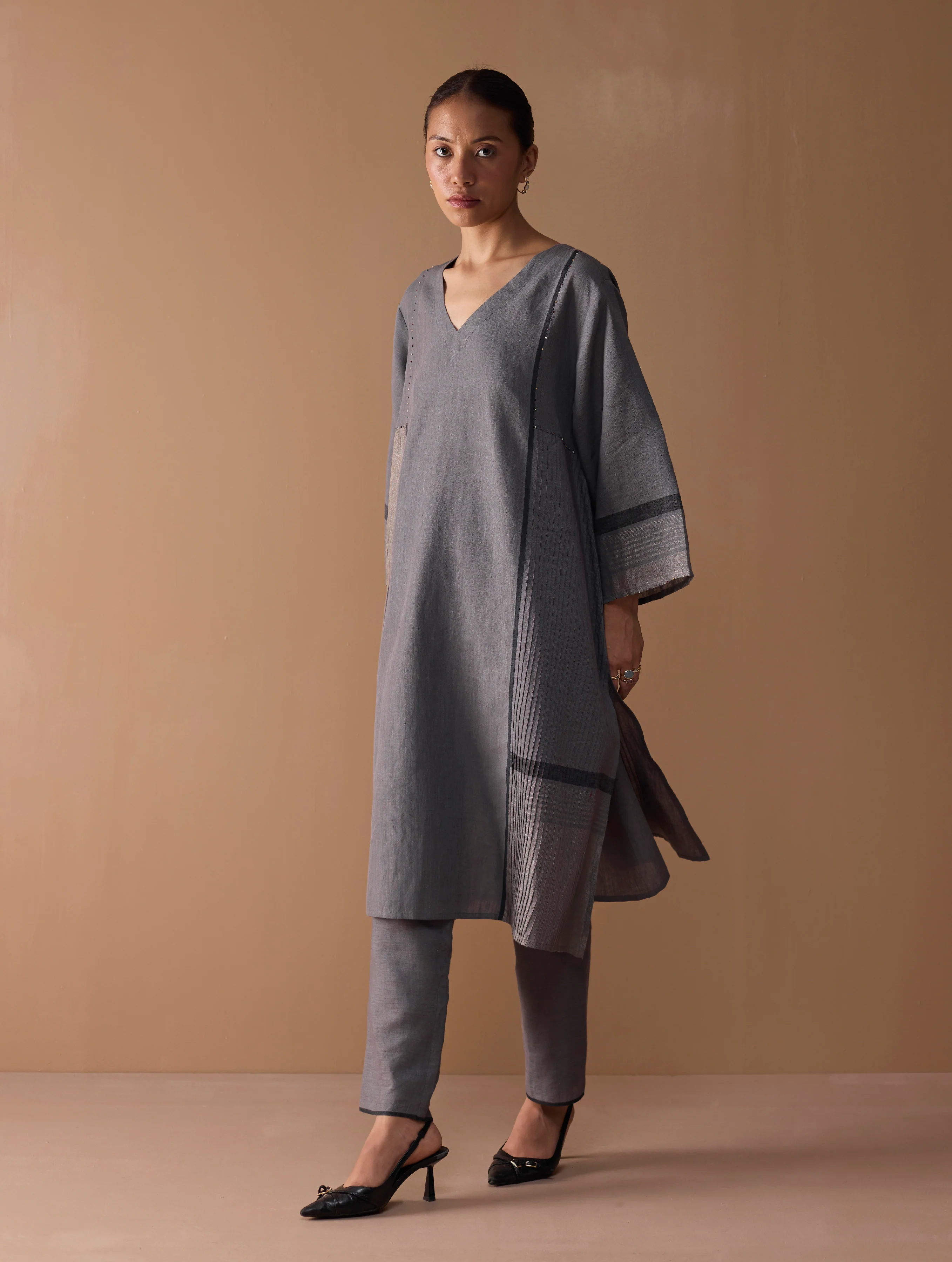 Marwa Metallic Linen Panelled Kurta Set - Metallic Grey - Image 3