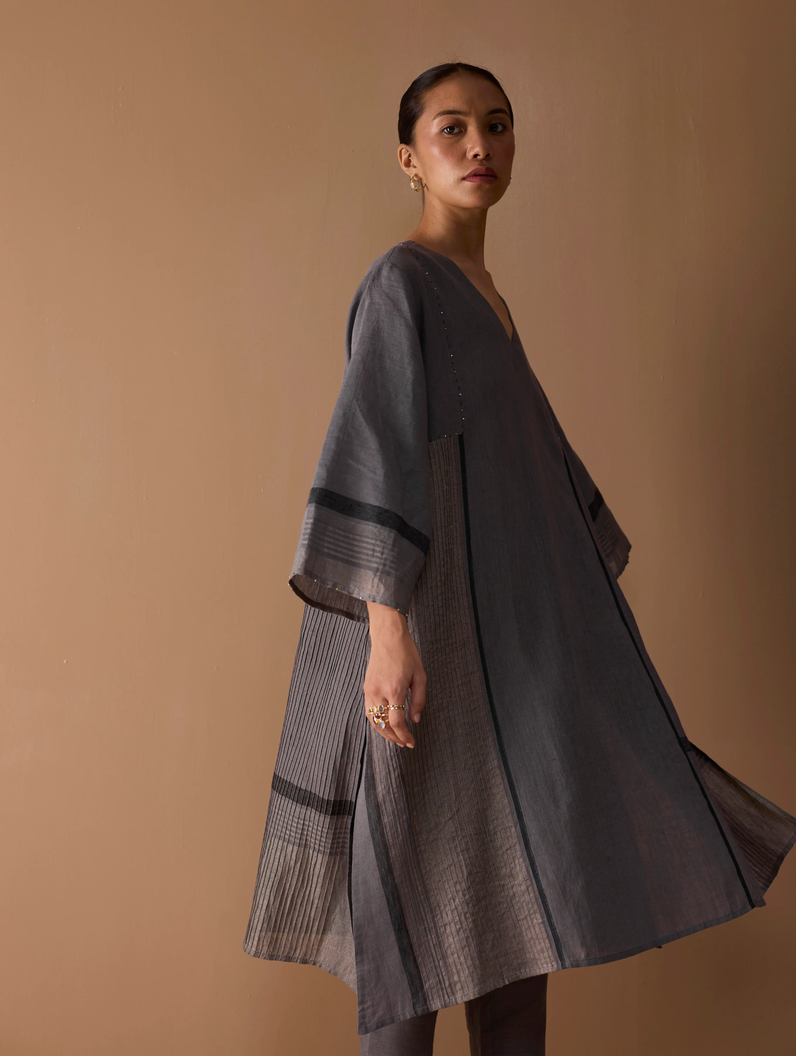 Marwa Metallic Linen Panelled Kurta Set - Metallic Grey - Image 4