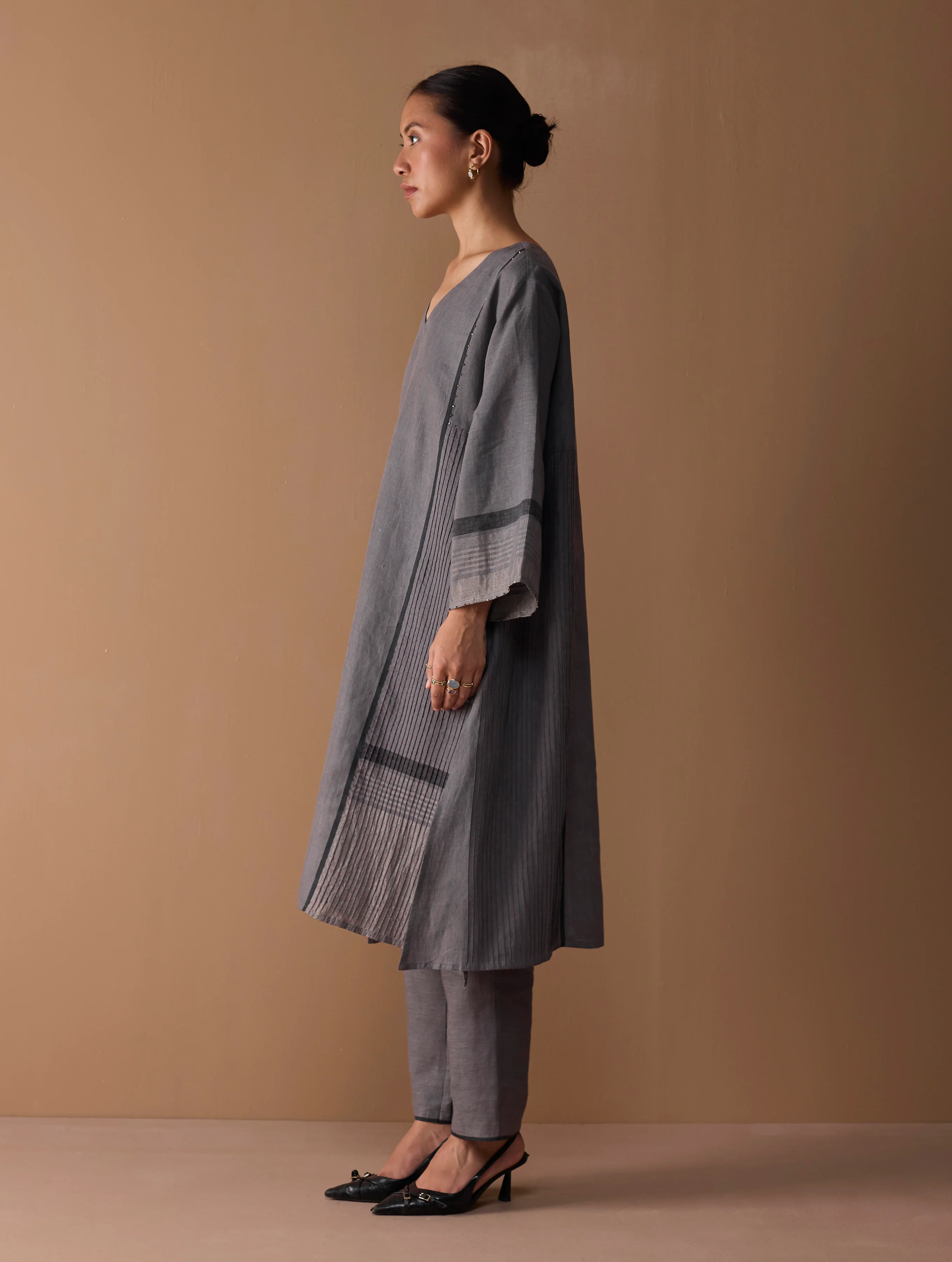 Marwa Metallic Linen Panelled Kurta Set - Metallic Grey - Image 6