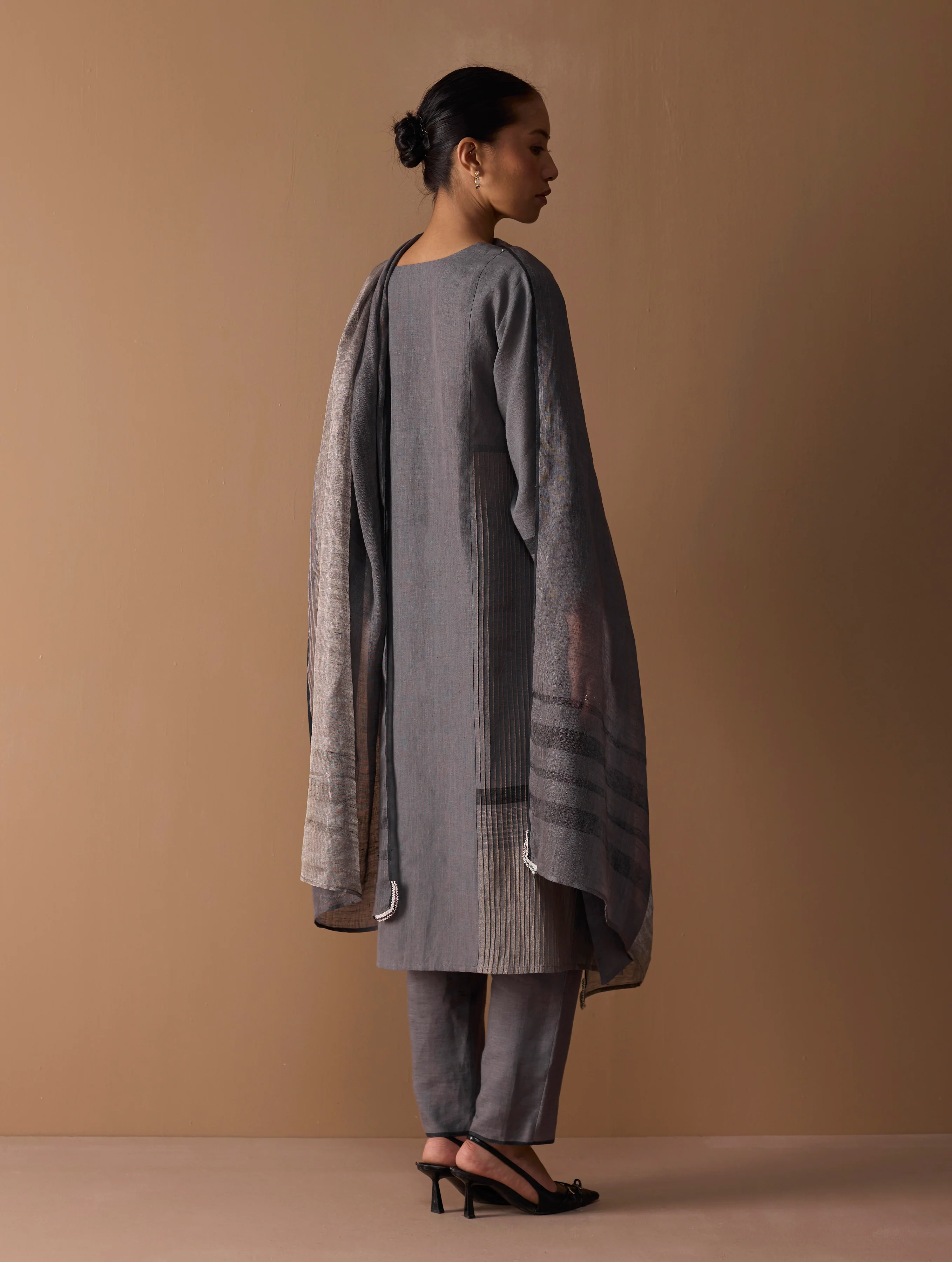 Marwa Metallic Linen Panelled Kurta Set - Metallic Grey - Image 7