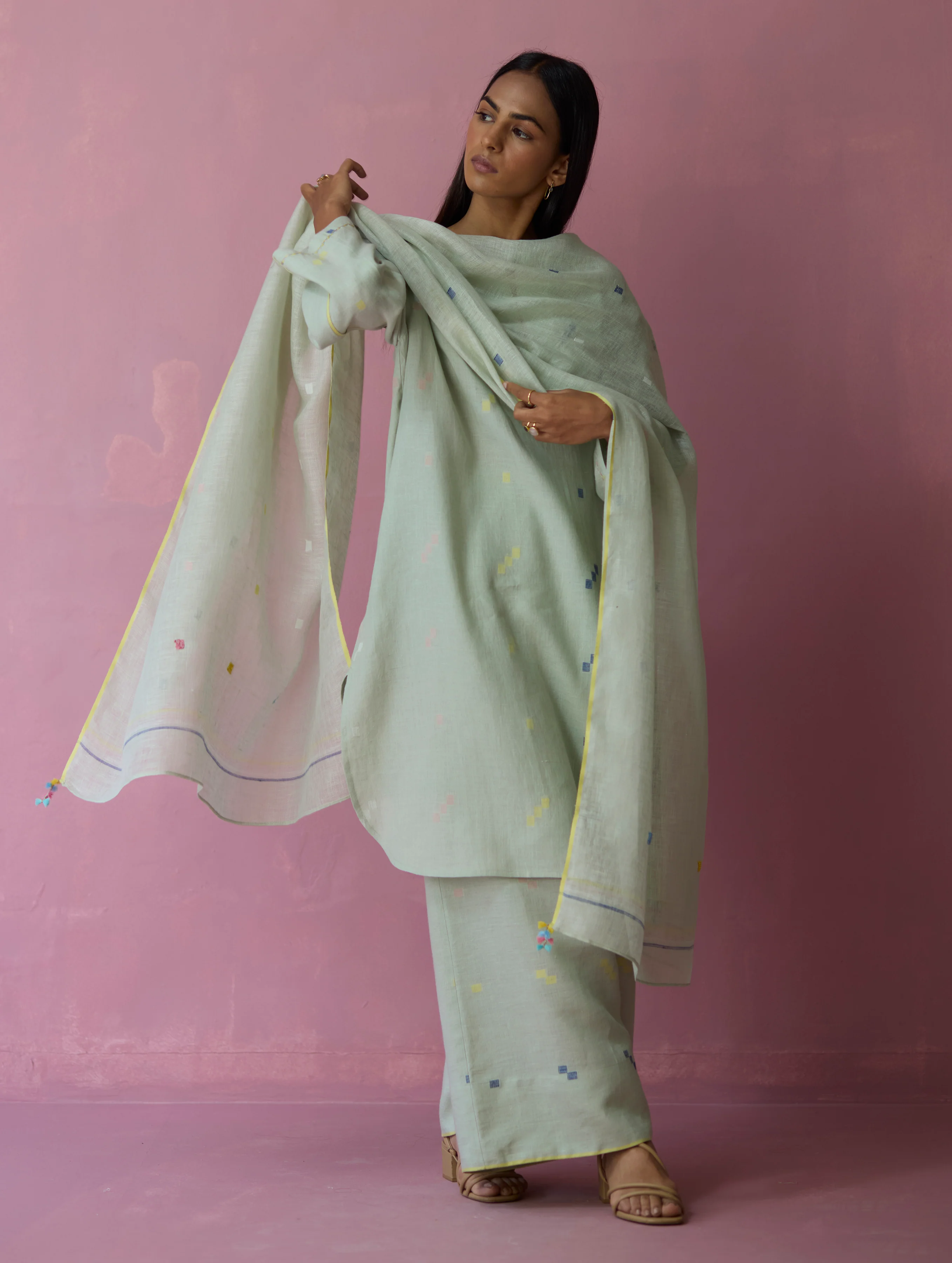 Mila Hand-Embroidered Jamdani Linen Dupatta - Aqua - Image 11