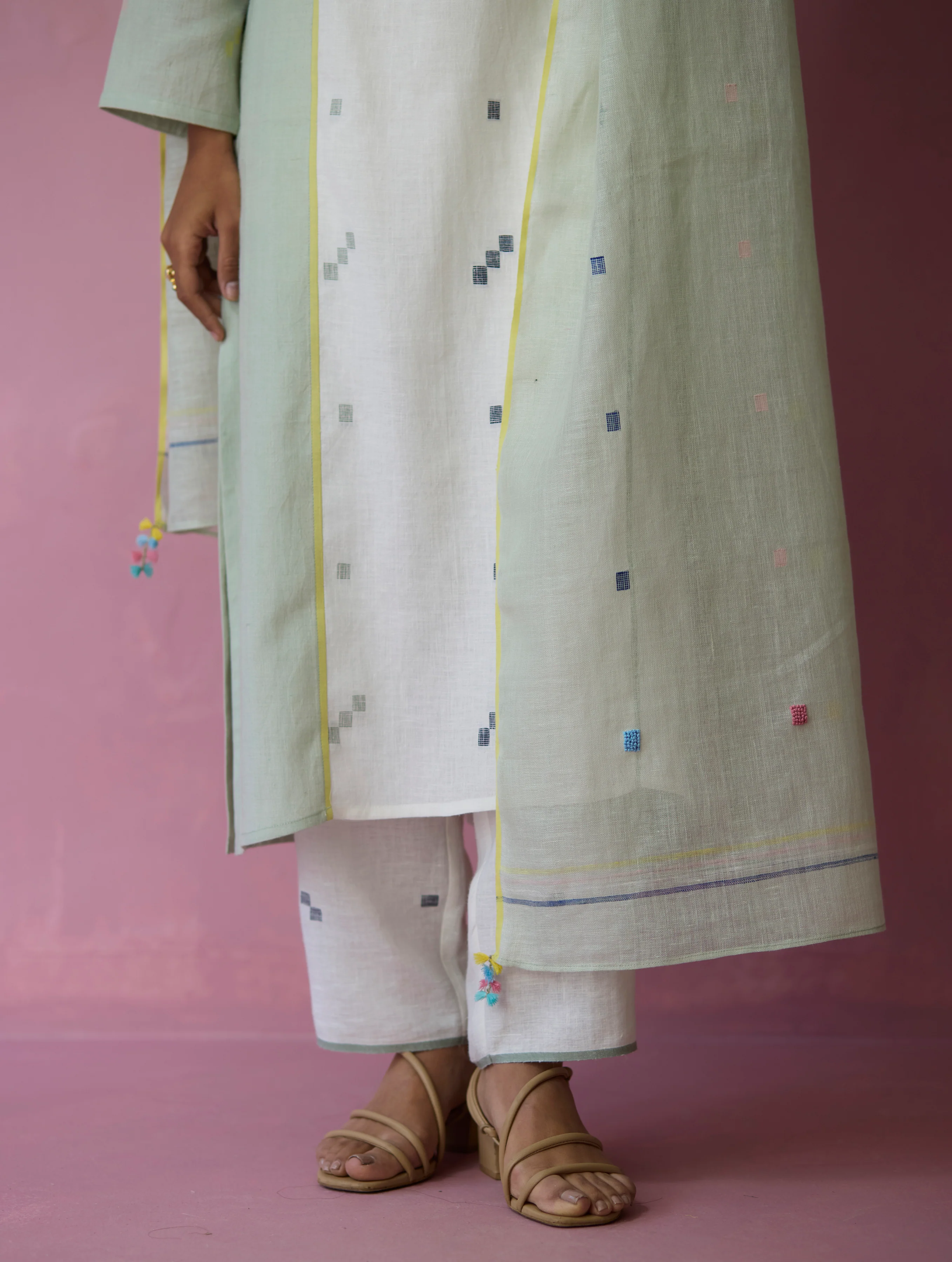 Mila Hand-Embroidered Jamdani Linen Dupatta - Aqua - Image 3