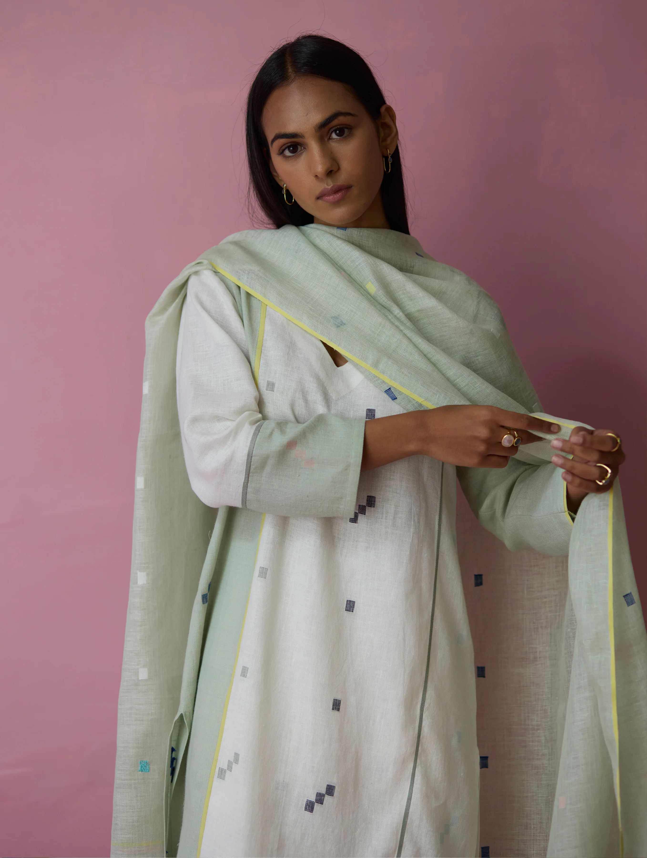 Mila Hand-Embroidered Jamdani Linen Dupatta - Aqua - Image 4