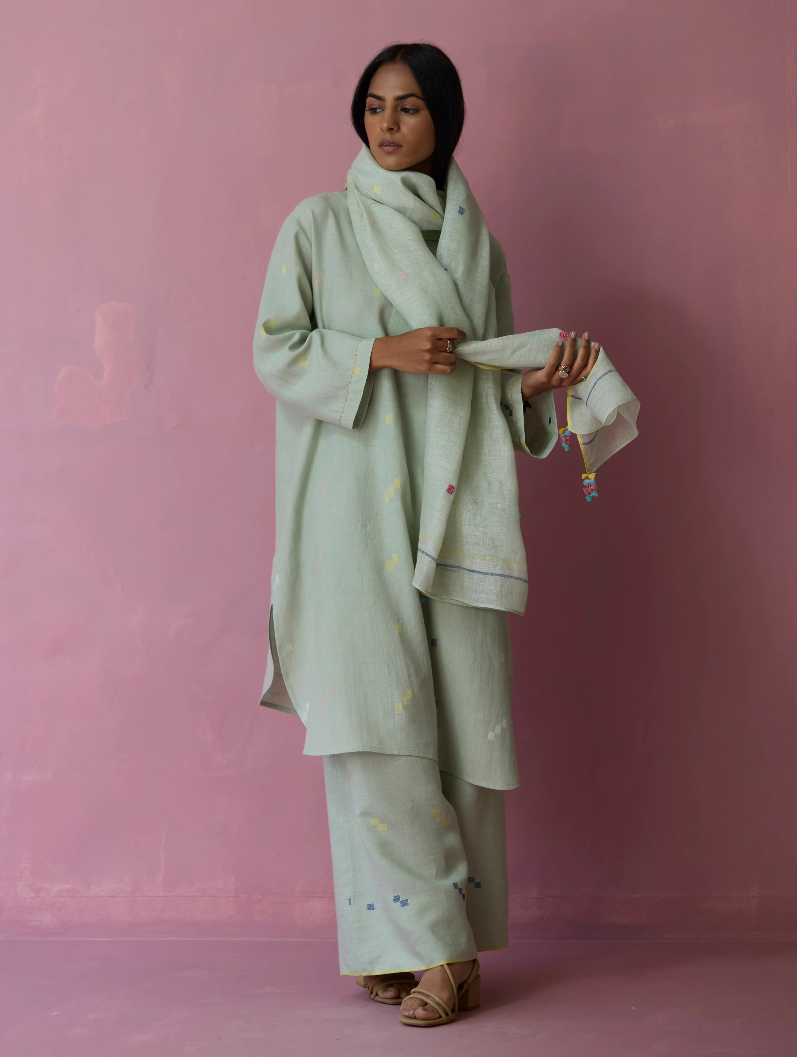 Mila Hand-Embroidered Jamdani Linen Dupatta - Aqua - Image 5