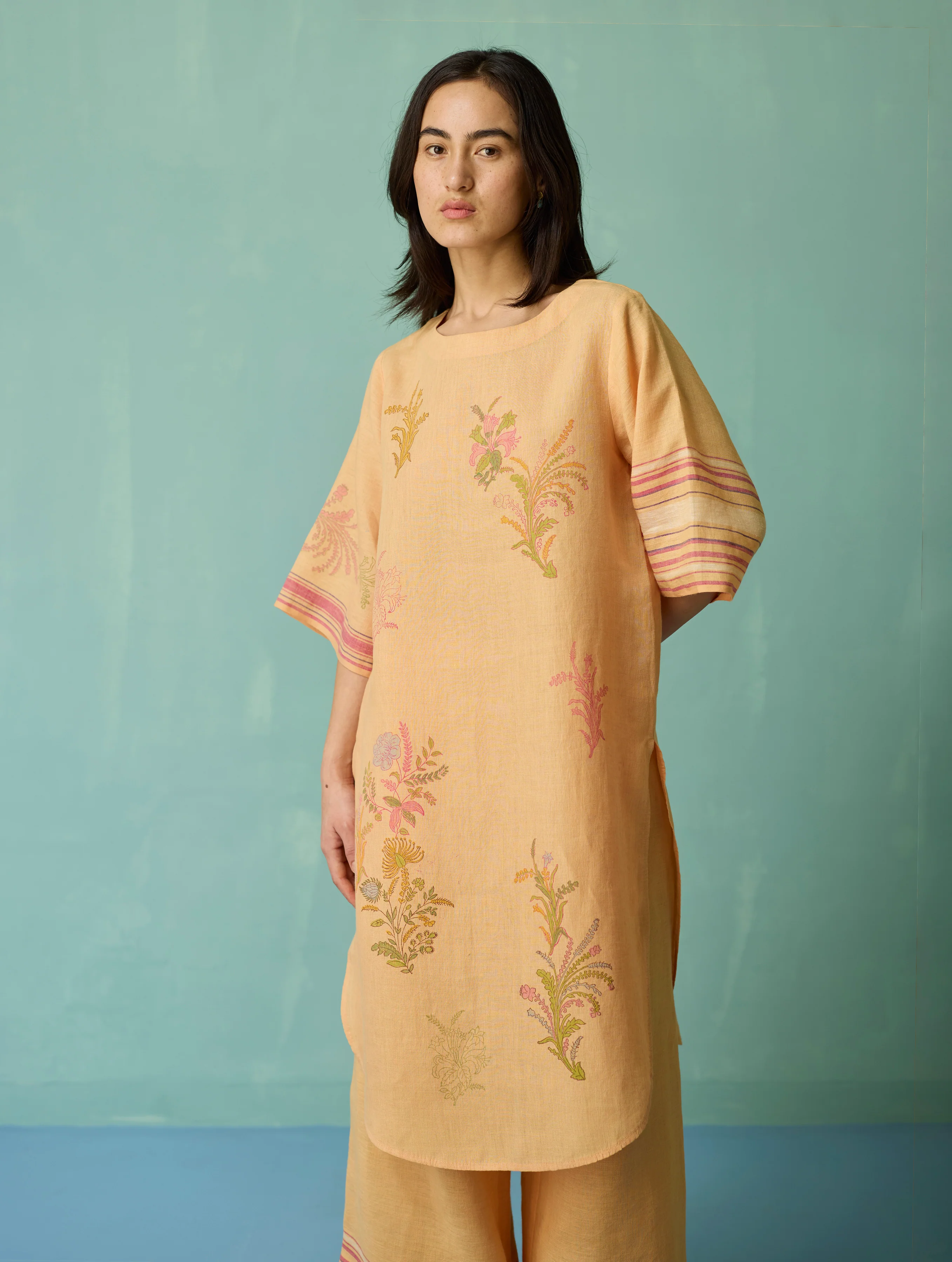 Nami Floral Block-Printed Curved Hem Kurta - Apricot - Image 11