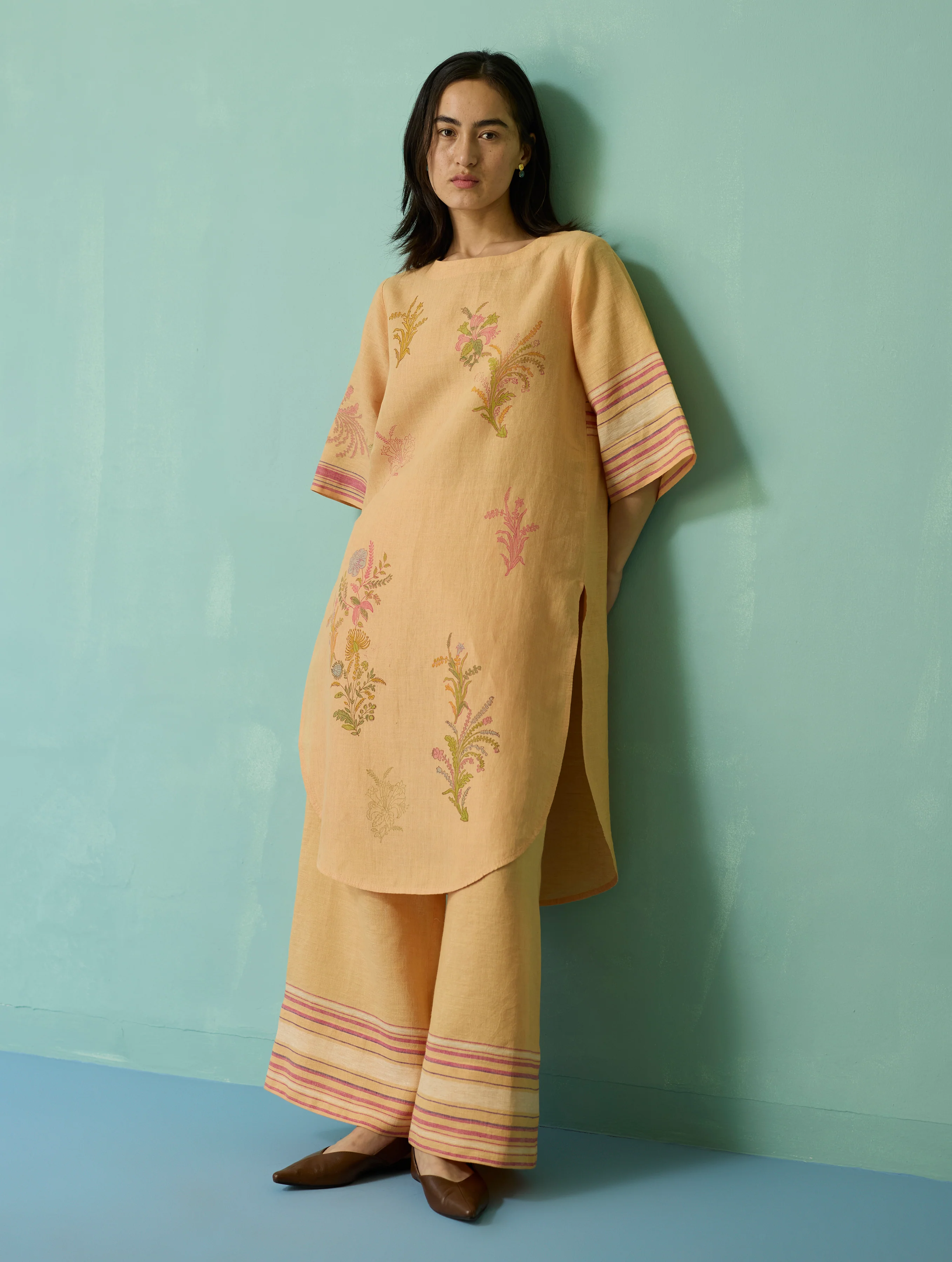 Nami Floral Block-Printed Curved Hem Kurta - Apricot - Image 4