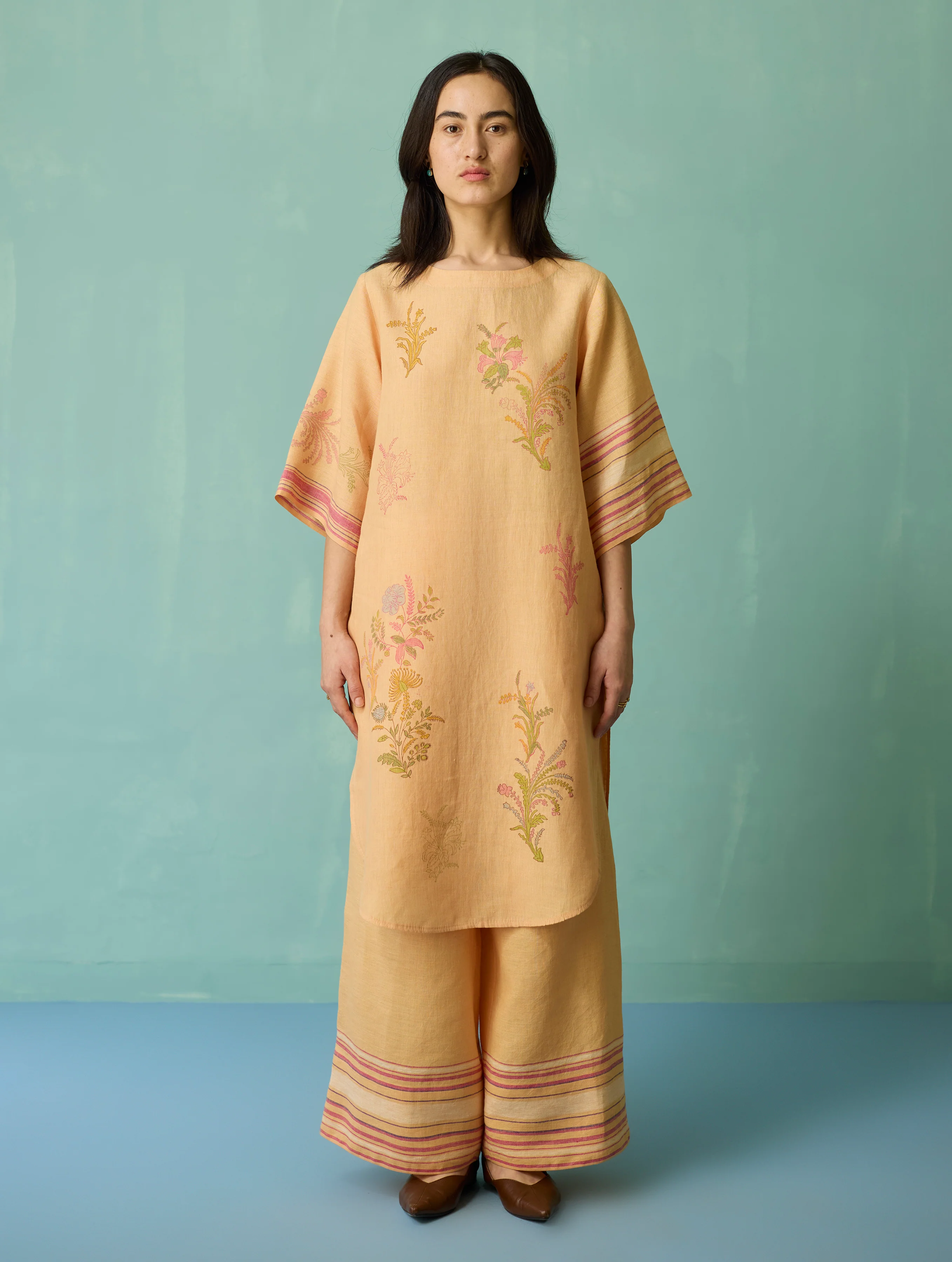 Nami Floral Block-Printed Curved Hem Kurta - Apricot - Image 7