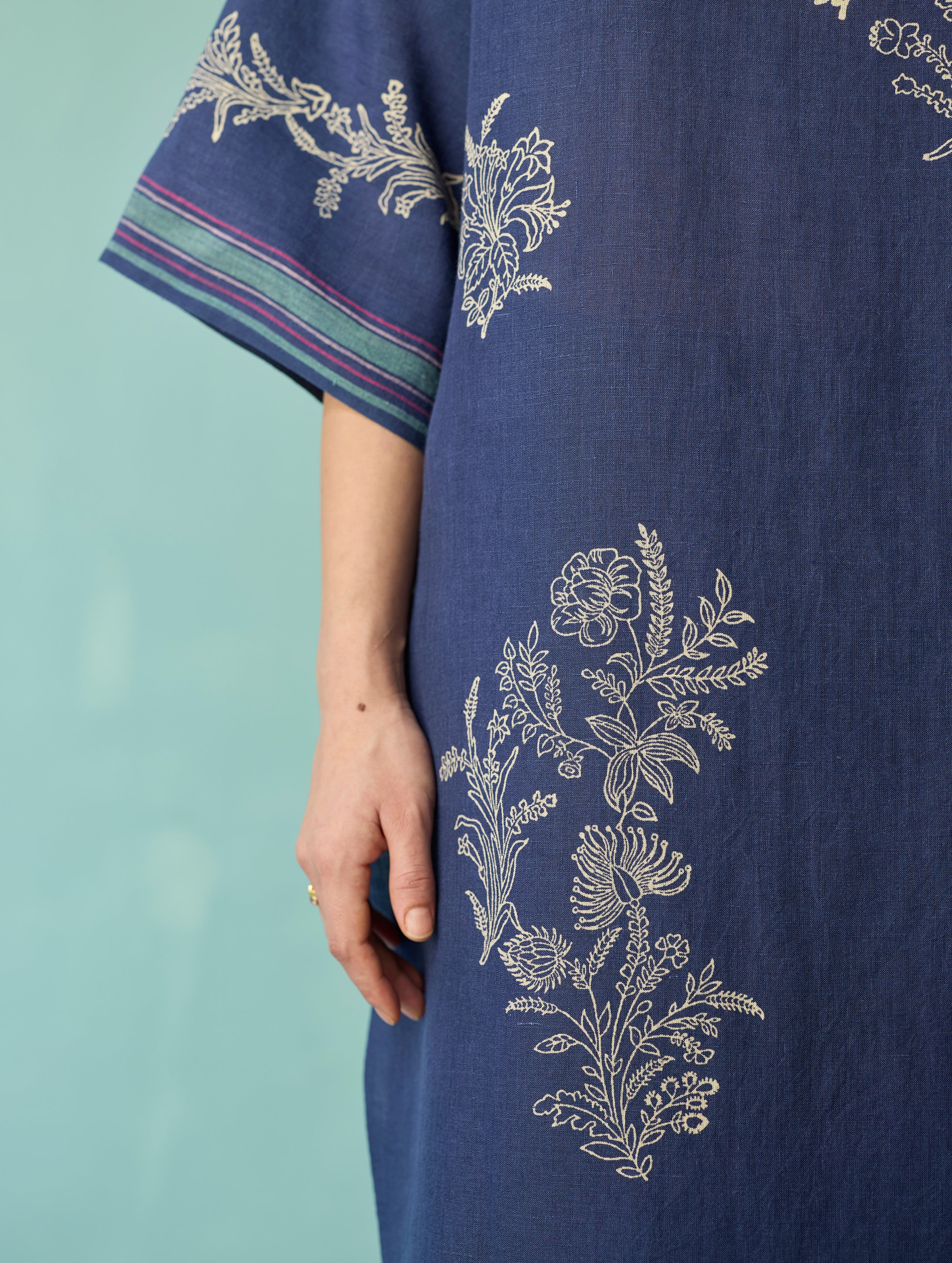 Nami Floral Block-Printed Curved Hem Kurta - Indigo - Image 2