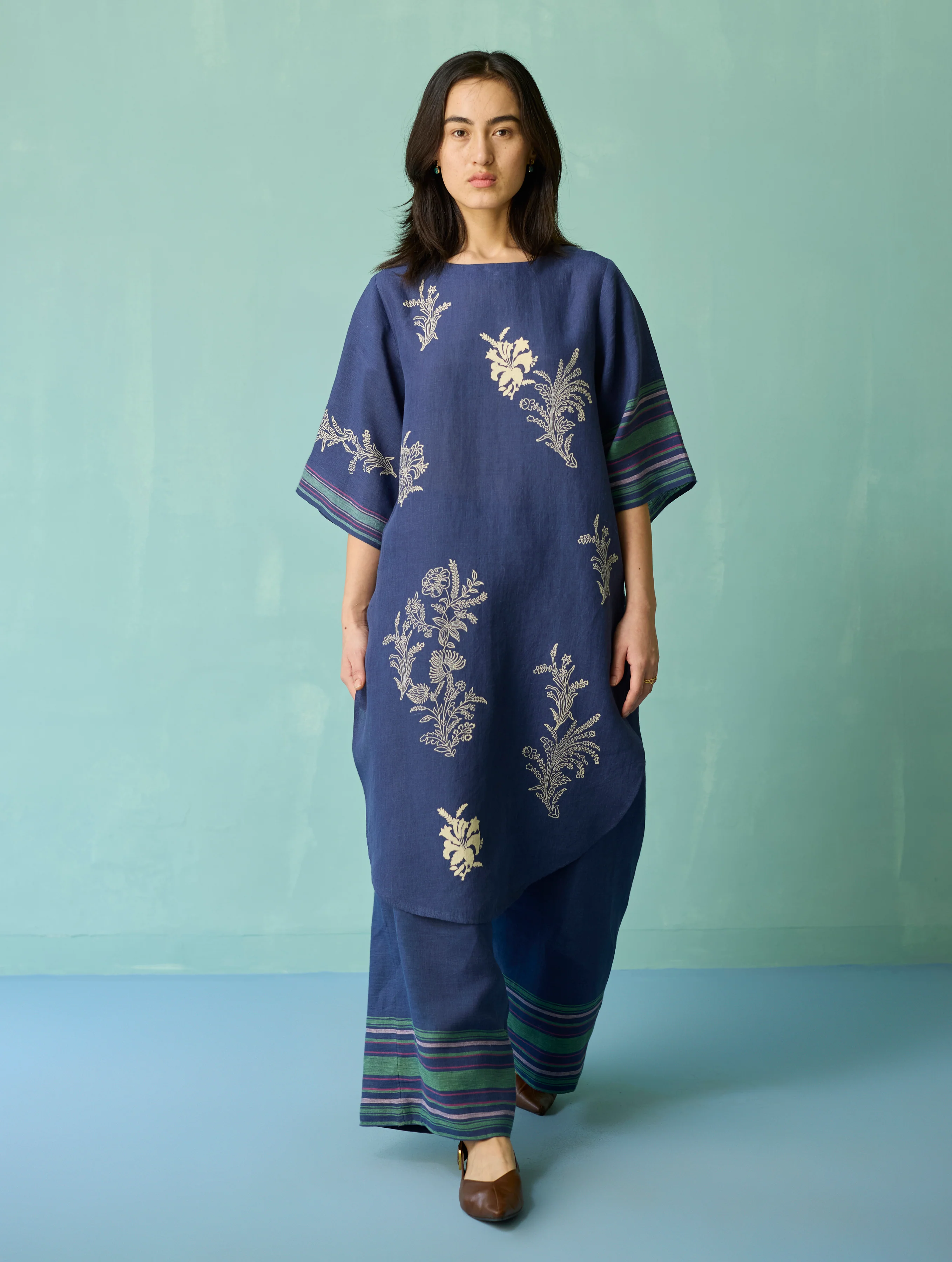 Nami Floral Block-Printed Curved Hem Kurta - Indigo - Image 3