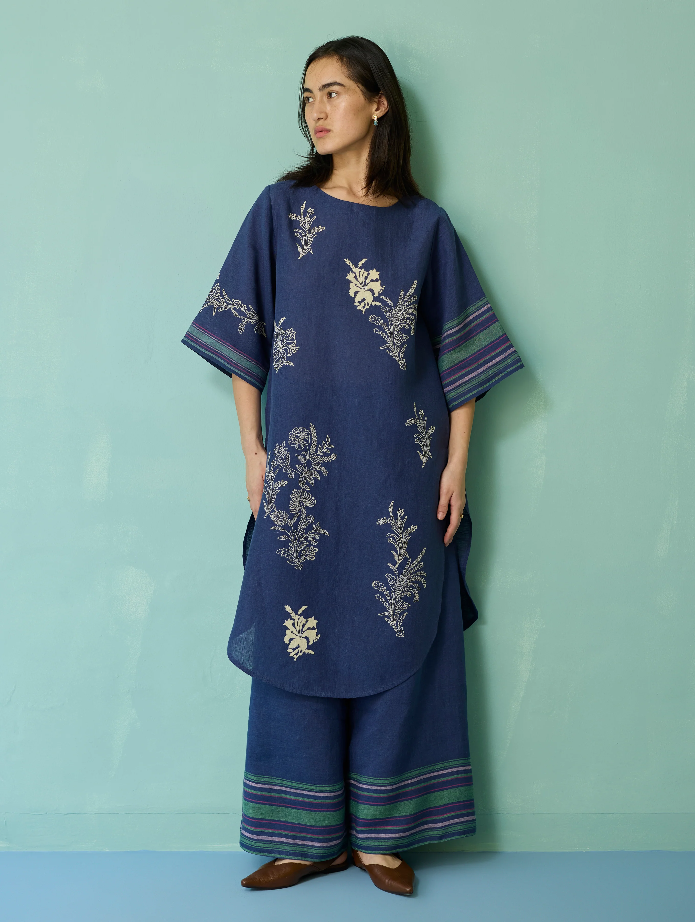 Nami Floral Block-Printed Curved Hem Kurta - Indigo - Image 4