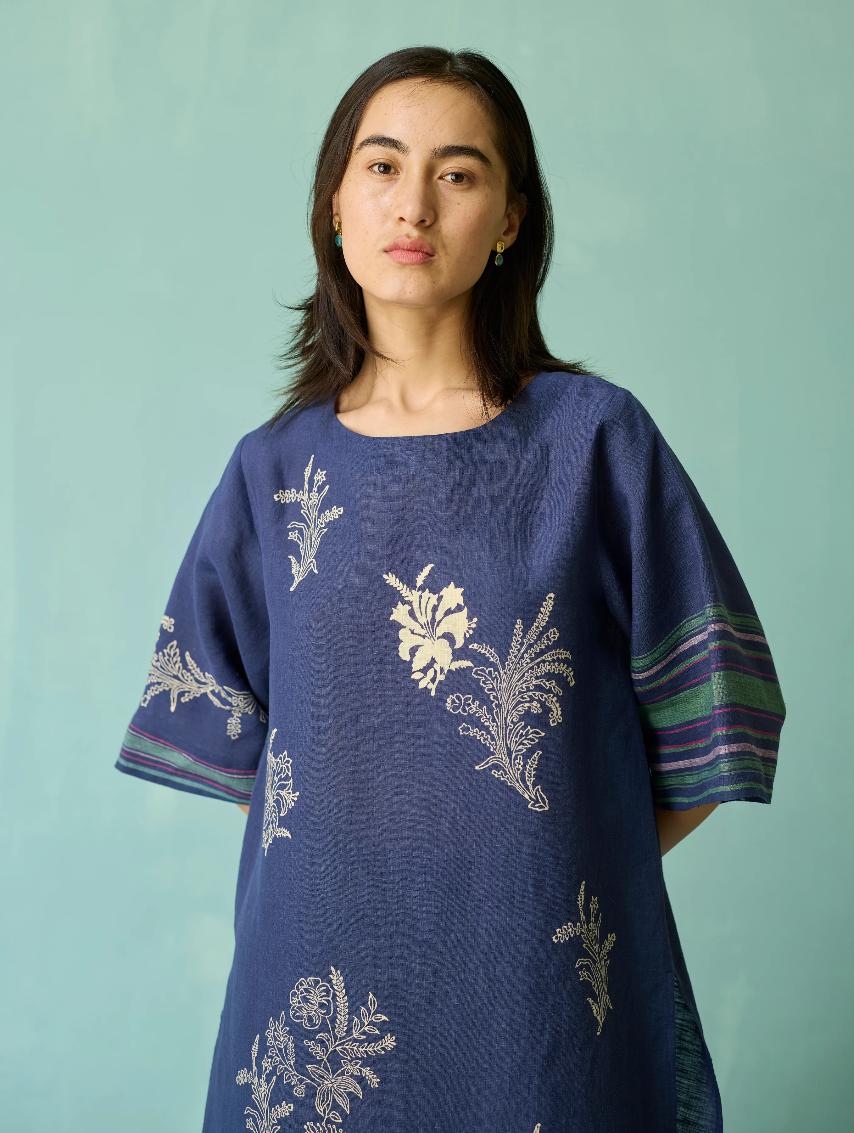 Nami Floral Block-Printed Curved Hem Kurta - Indigo - Image 5