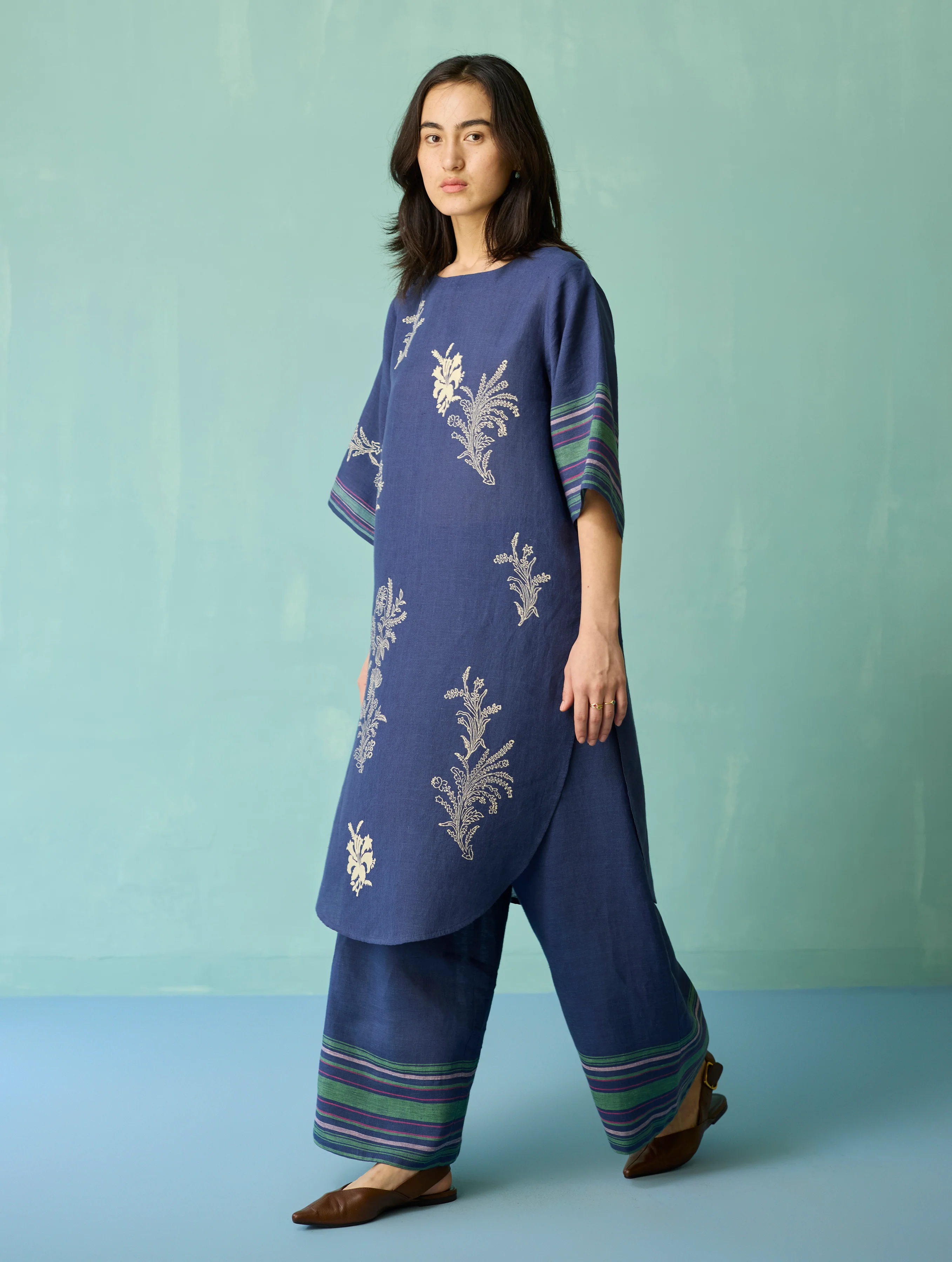 Nami Floral Block-Printed Curved Hem Kurta - Indigo - Image 6