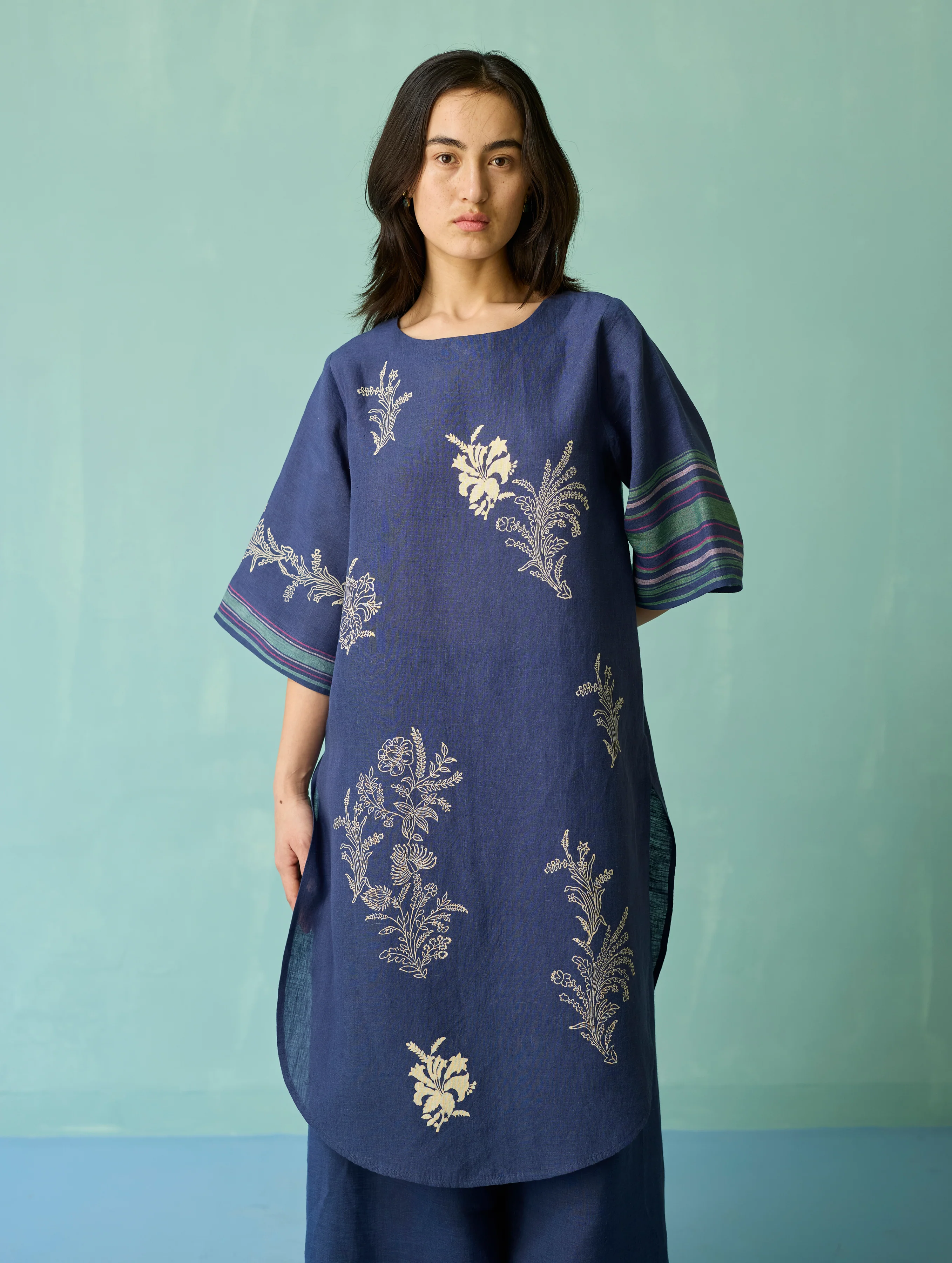 Nami Floral Block-Printed Curved Hem Kurta - Indigo - Image 7