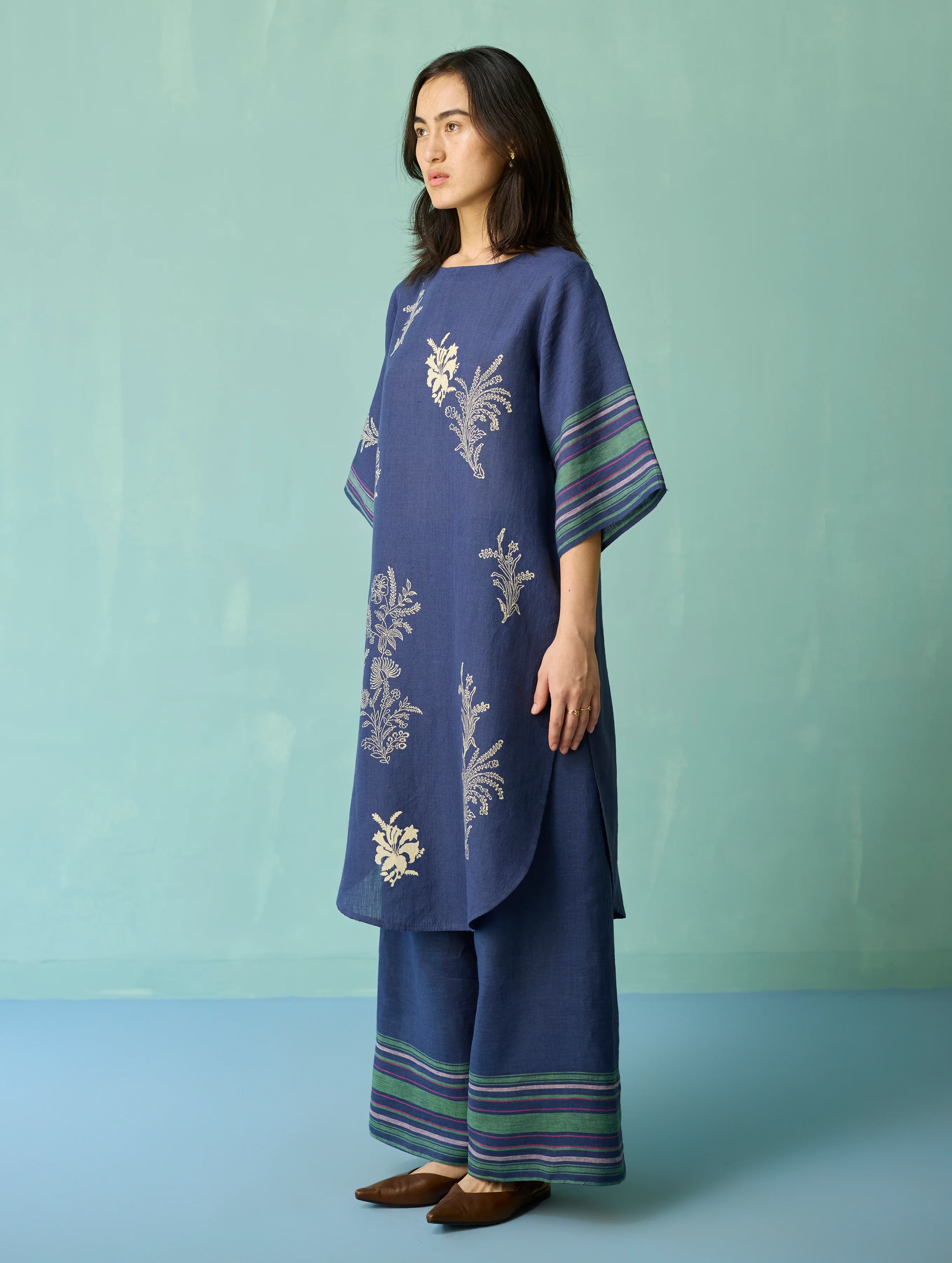 Nami Floral Block-Printed Curved Hem Kurta - Indigo - Image 9
