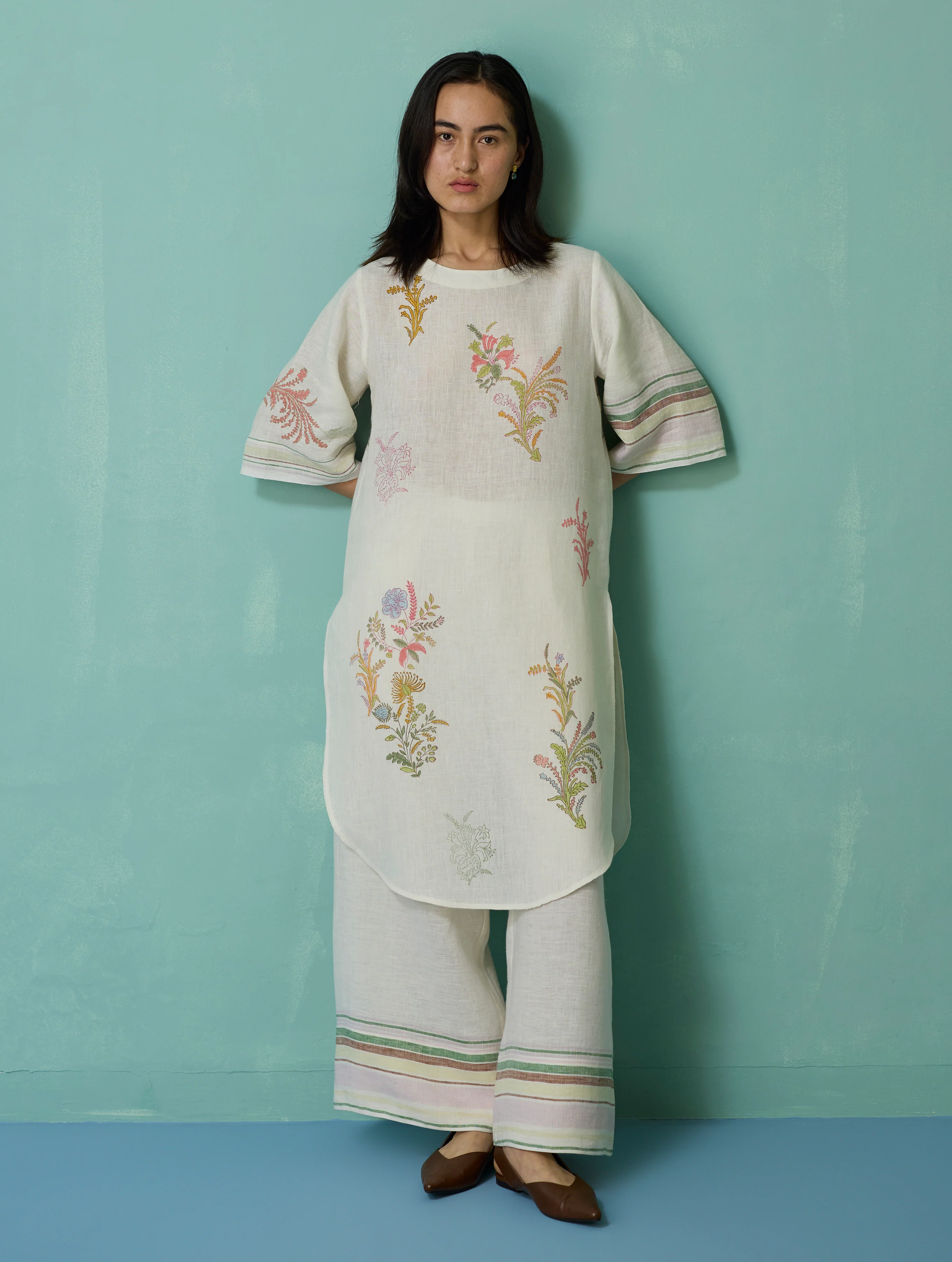 Nami Floral Block-Printed Curved Hem Kurta - Ivory - Image 11