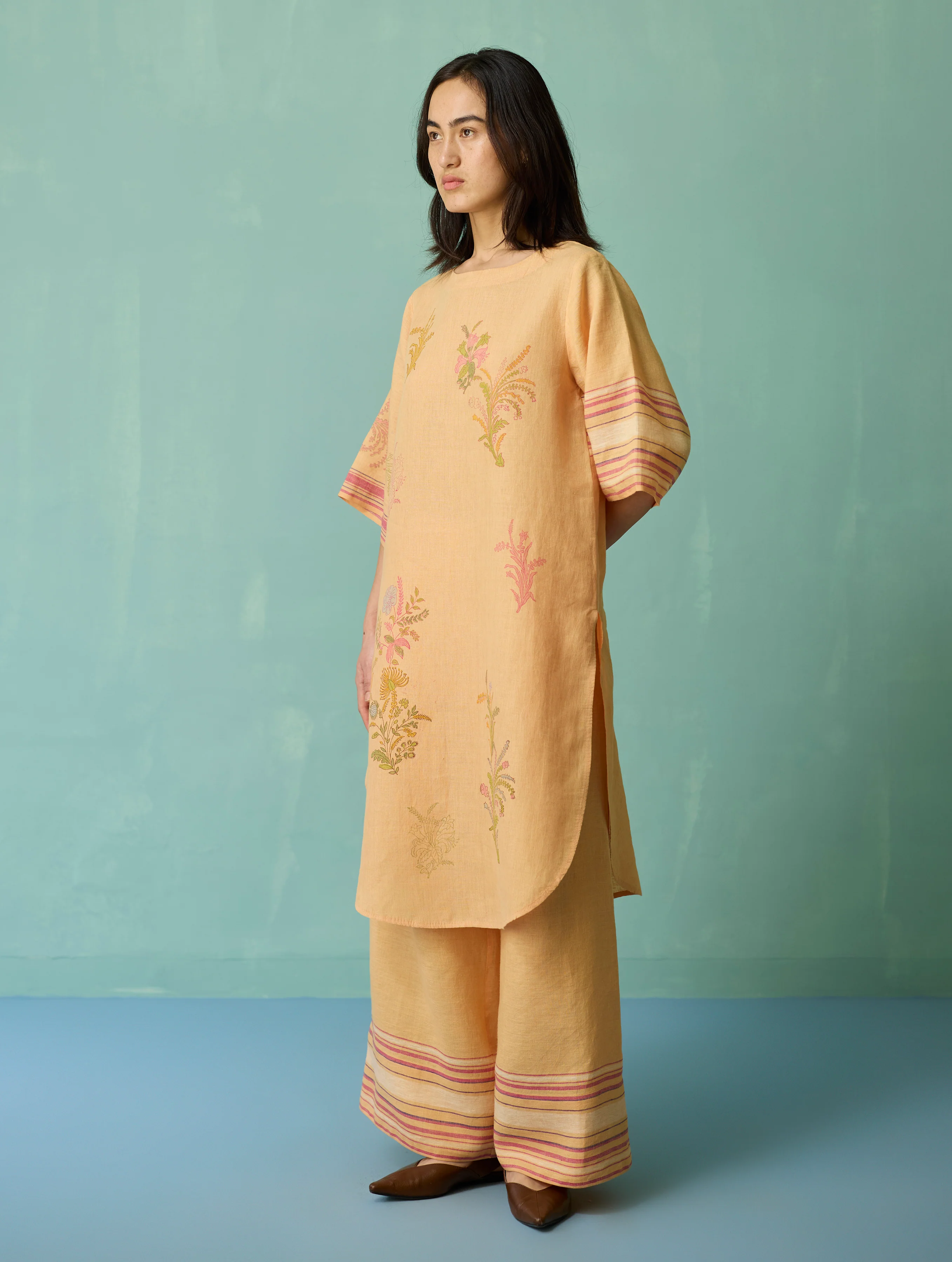 Nami Floral Block-Printed Curved Hem Kurta Set - Apricot - Image 5