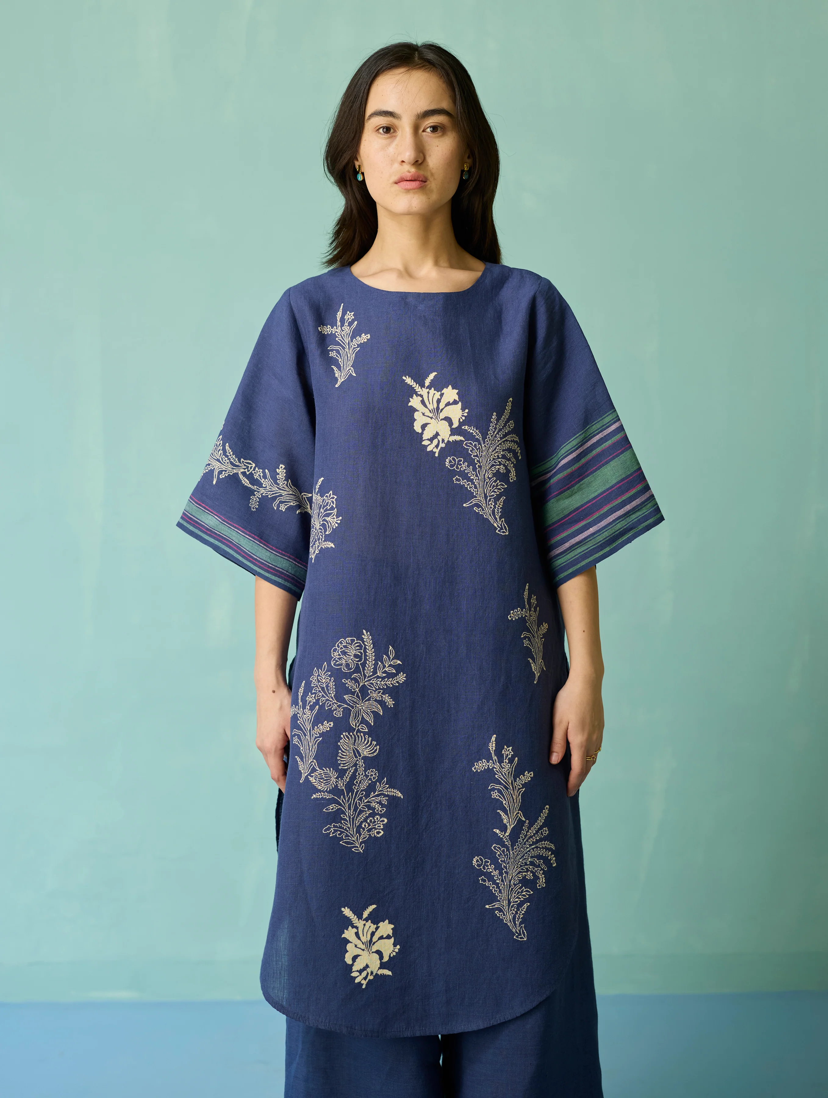 Nami Floral Block-Printed Curved Hem Kurta Set - Indigo - Image 3