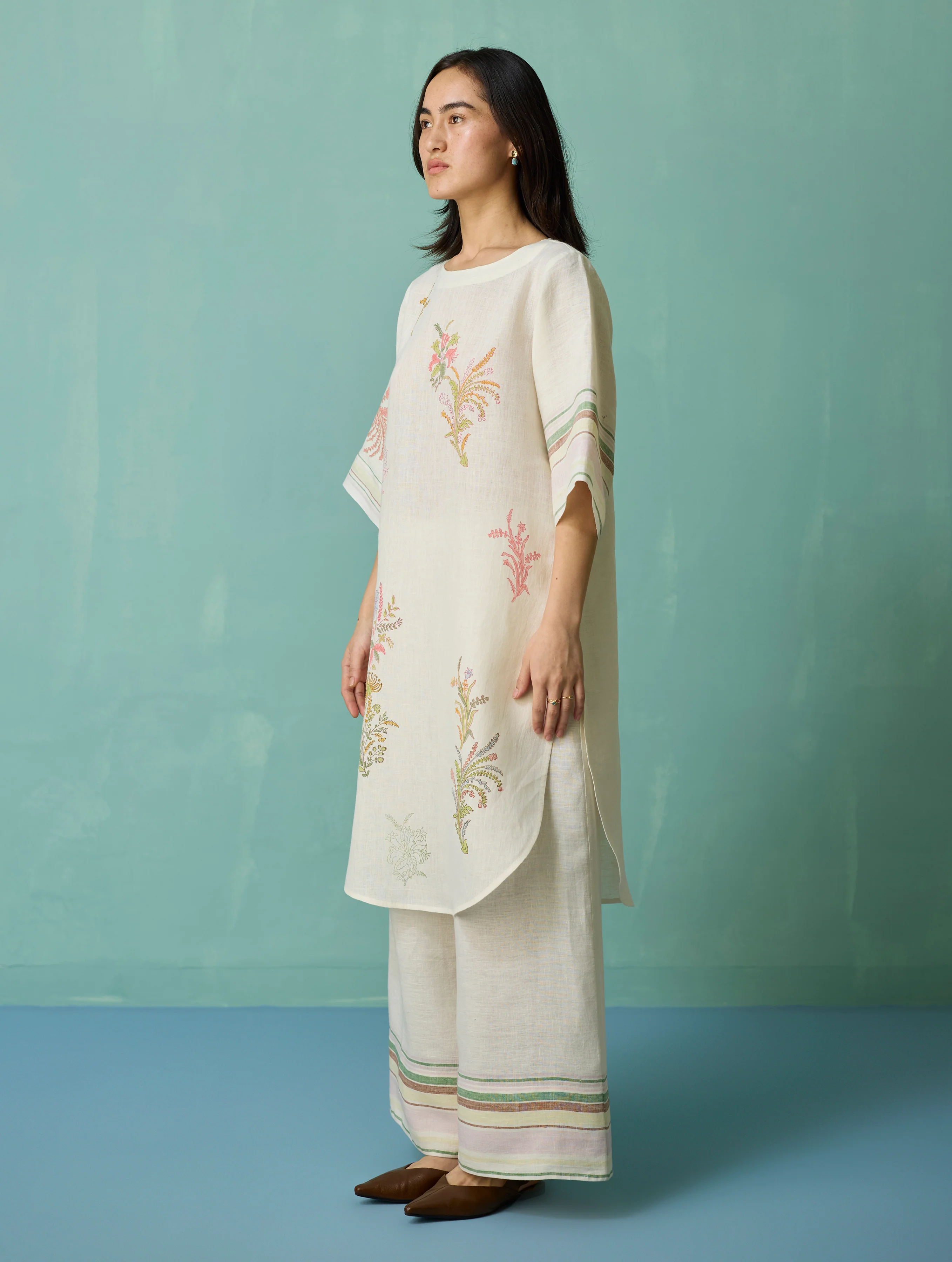 Nami Floral Block-Printed Curved Hem Kurta Set - Ivory - Image 10