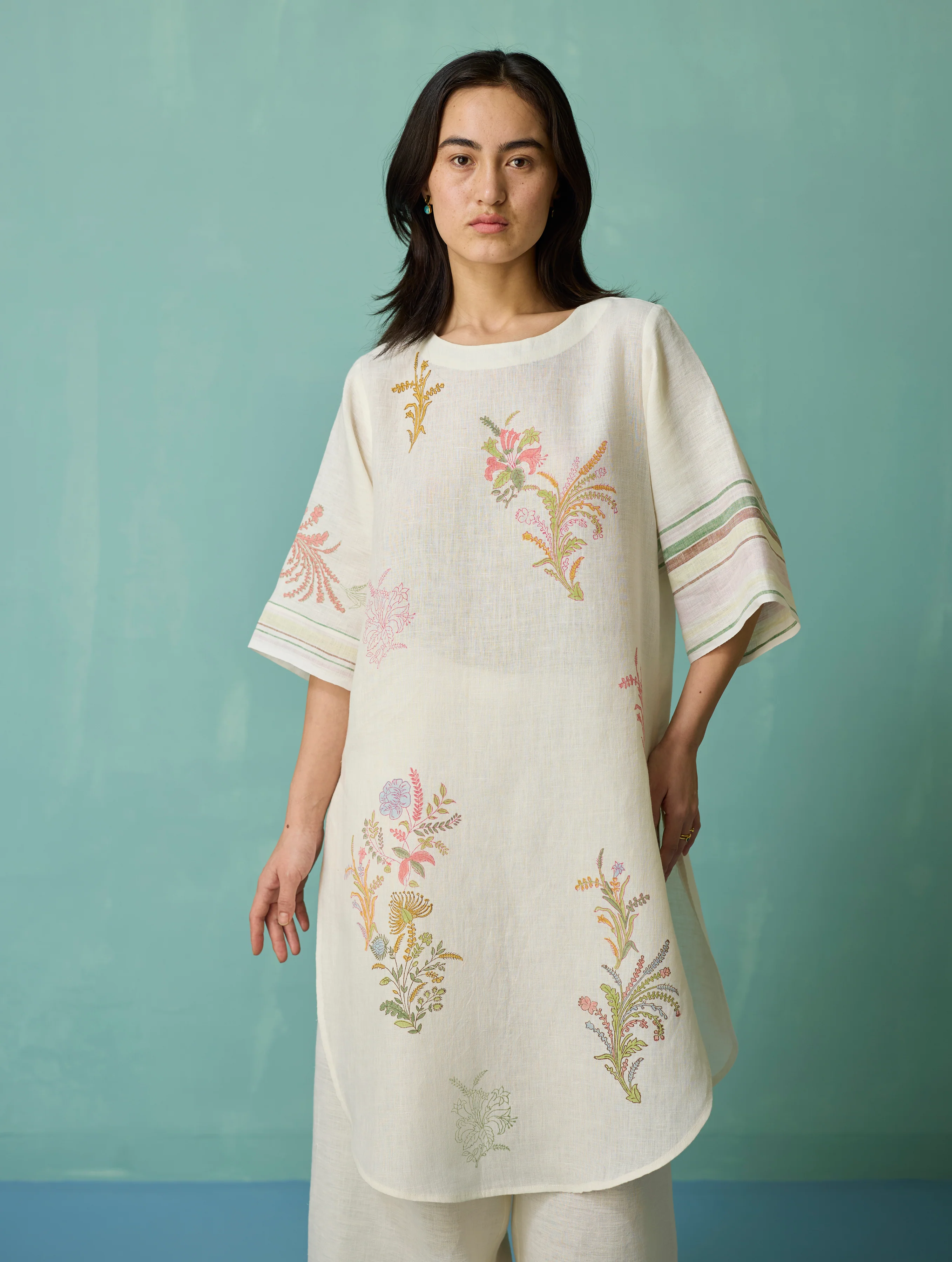 Nami Floral Block-Printed Curved Hem Kurta Set - Ivory - Image 12