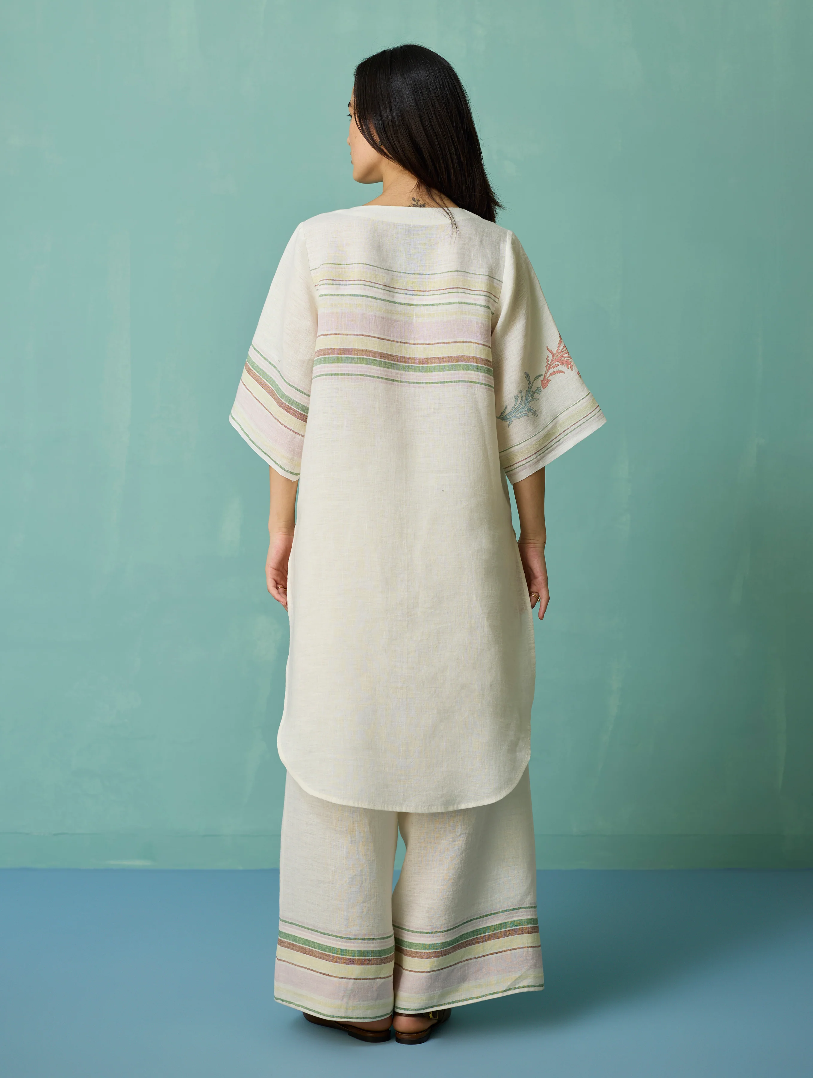 Nami Floral Block-Printed Curved Hem Kurta Set - Ivory - Image 13