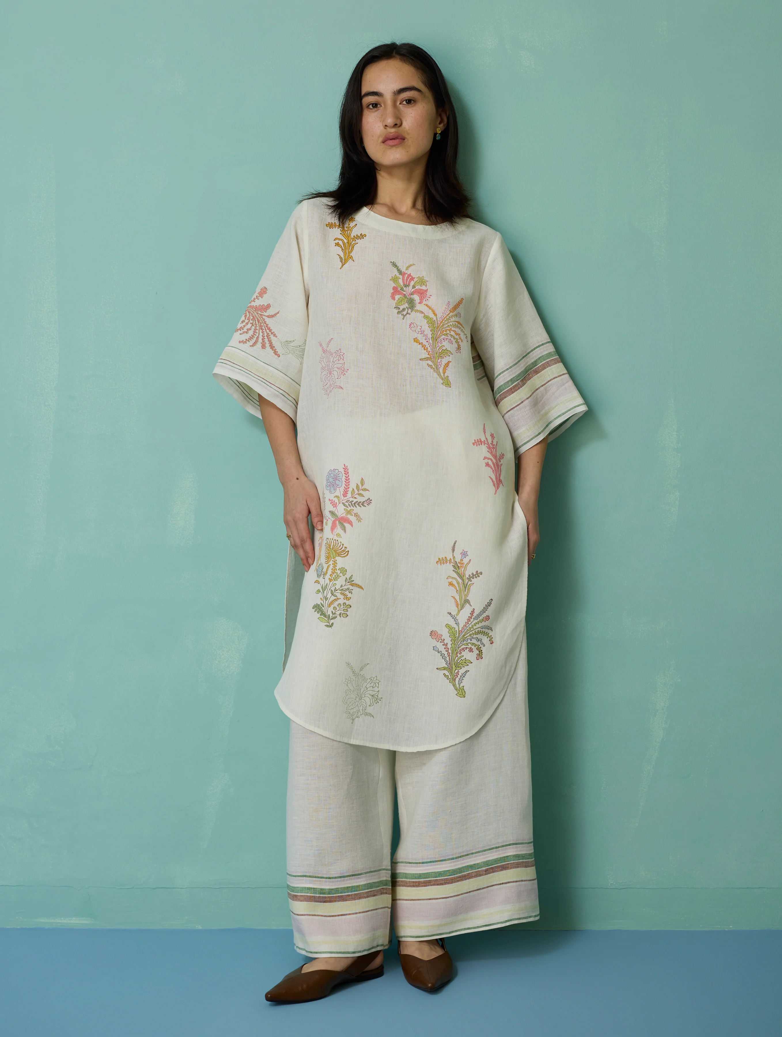Nami Floral Block-Printed Curved Hem Kurta Set - Ivory - Image 14