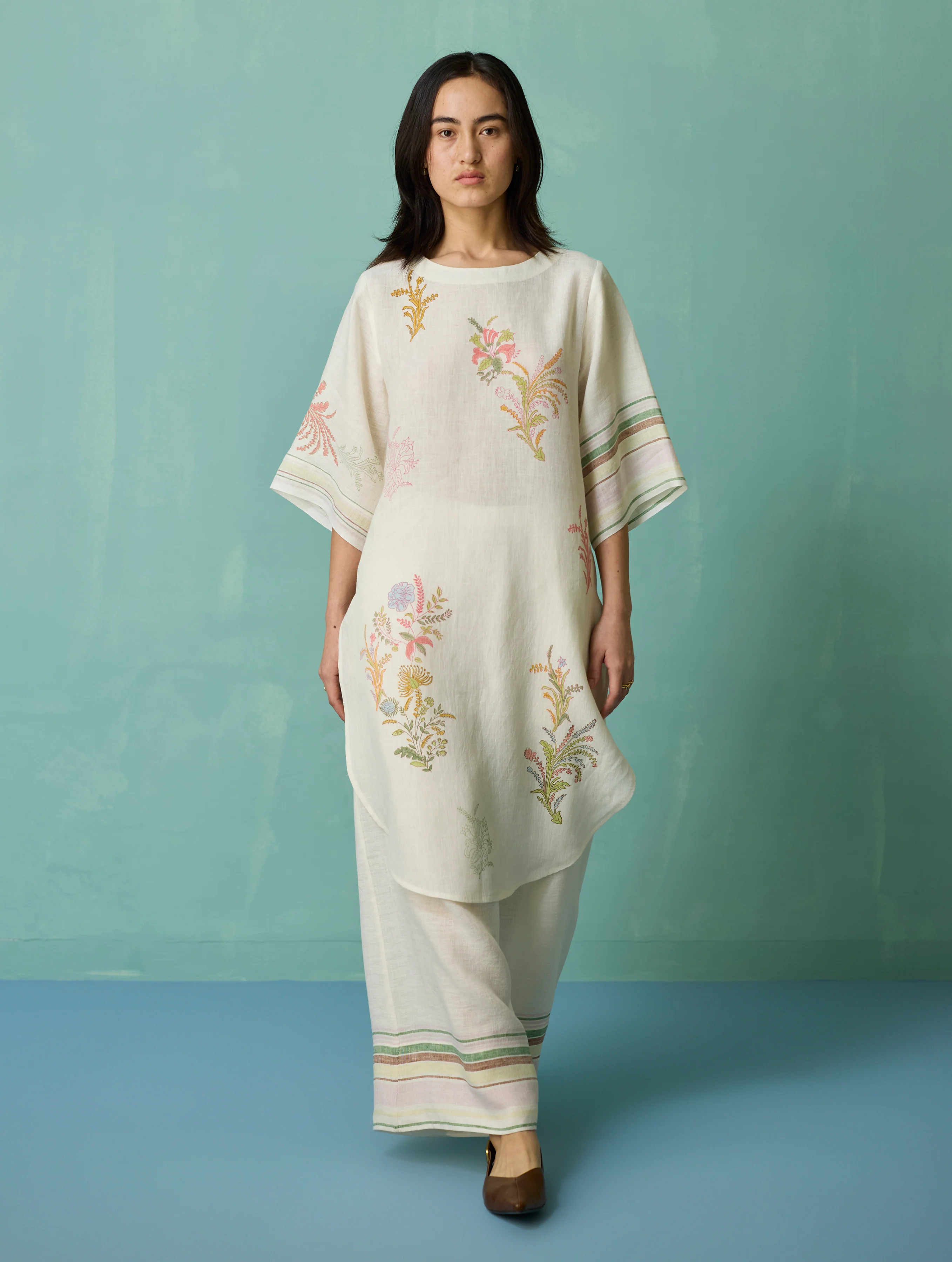 Nami Floral Block-Printed Curved Hem Kurta Set - Ivory - Image 3