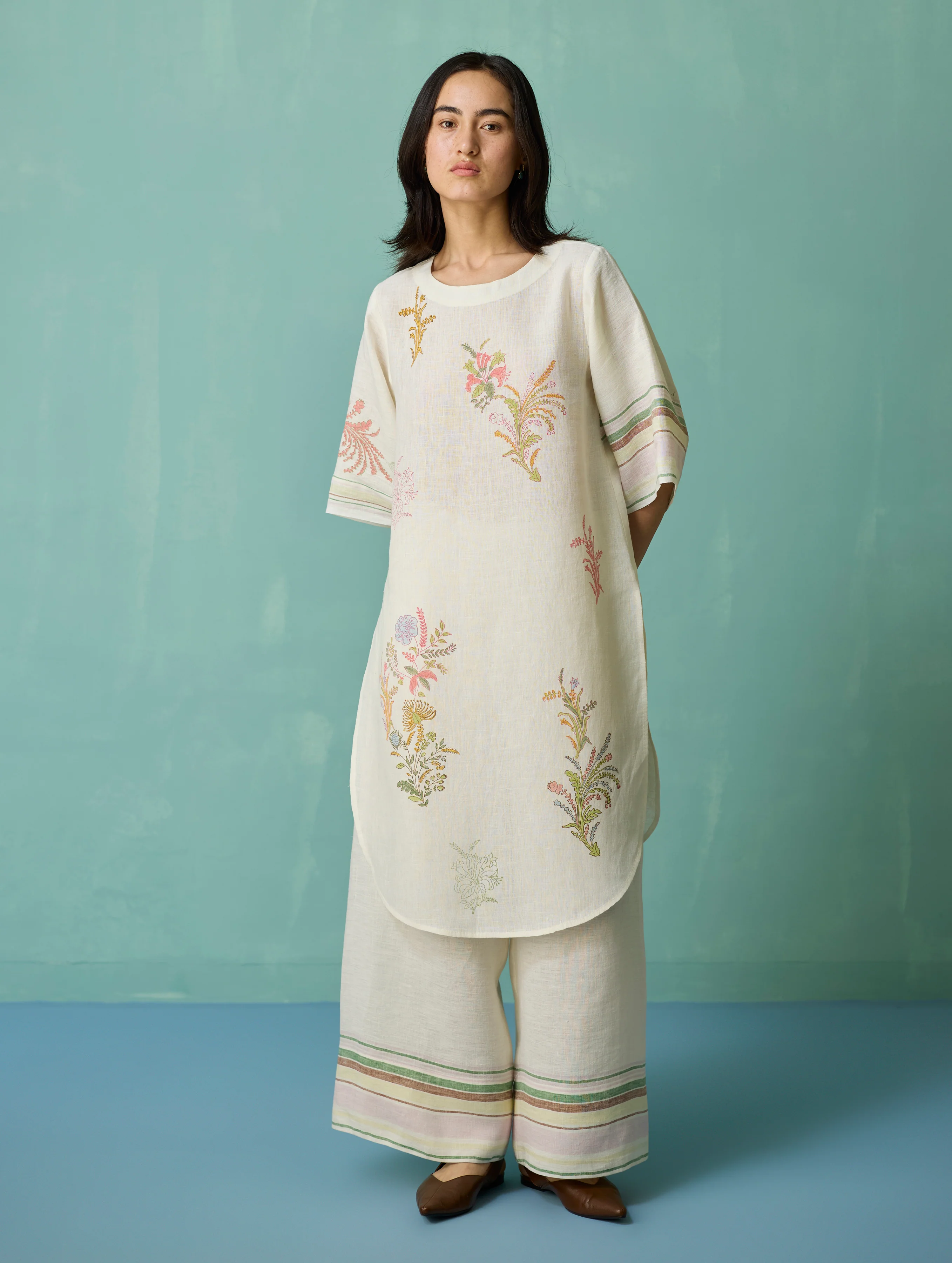 Nami Floral Block-Printed Curved Hem Kurta Set - Ivory - Image 5