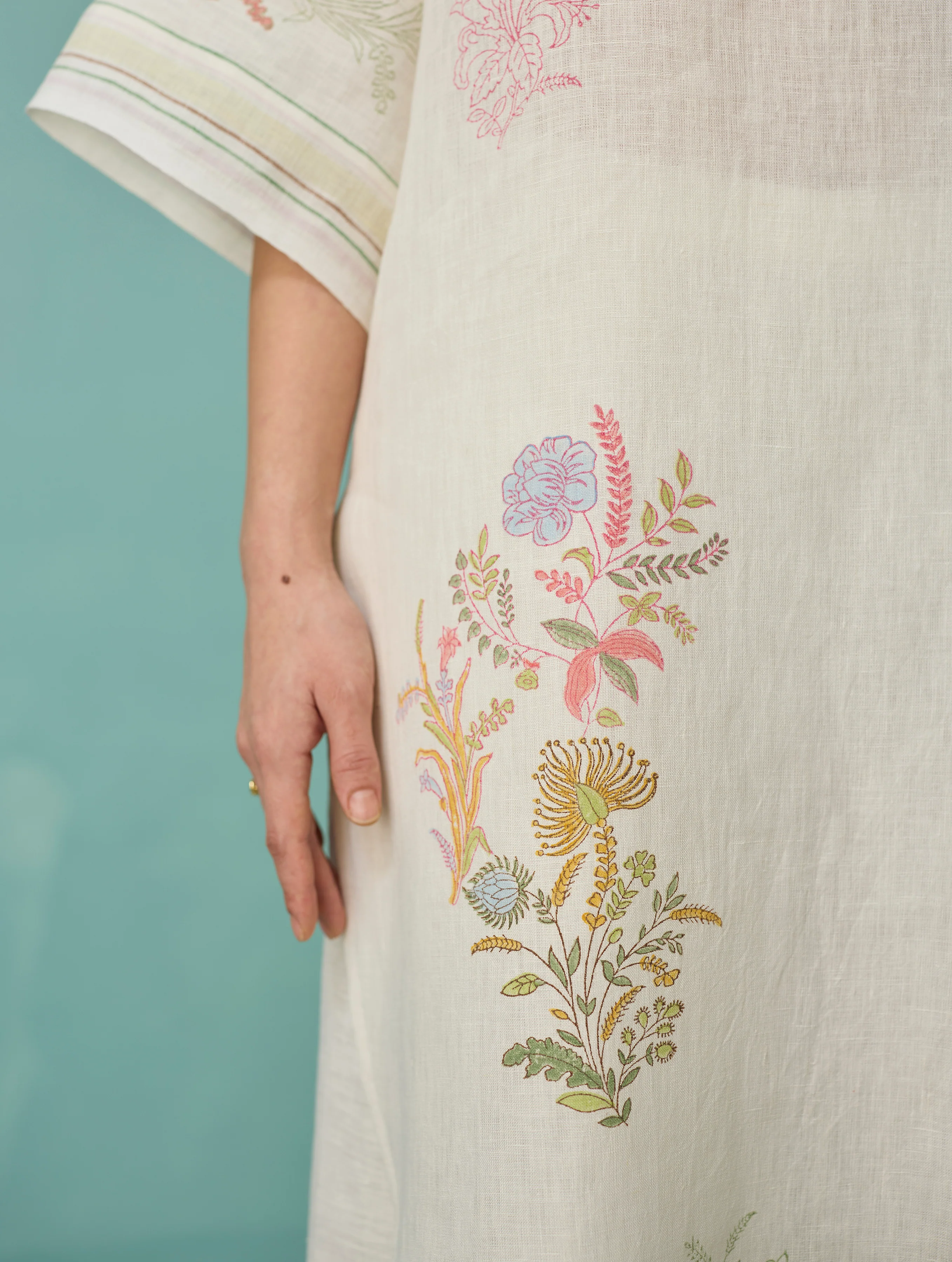 Nami Floral Block-Printed Curved Hem Kurta Set - Ivory - Image 6