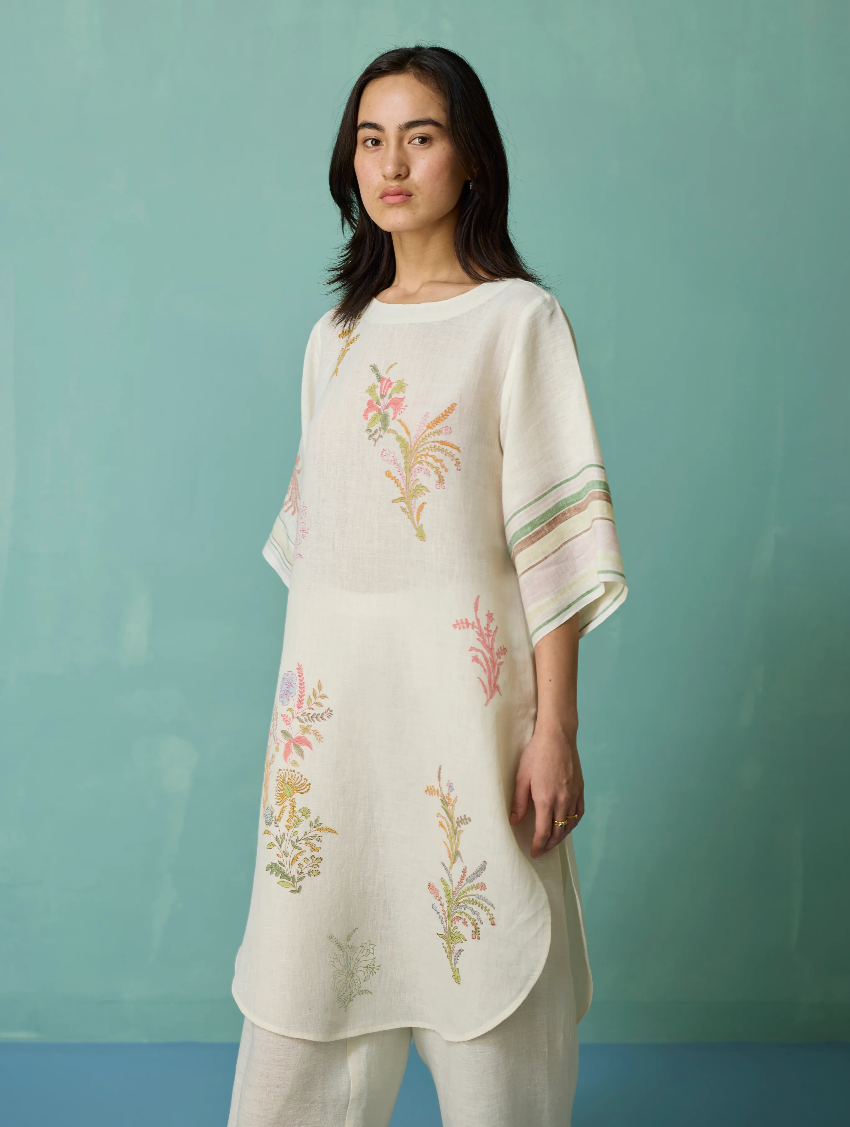 Nami Floral Block-Printed Curved Hem Kurta Set - Ivory - Image 7