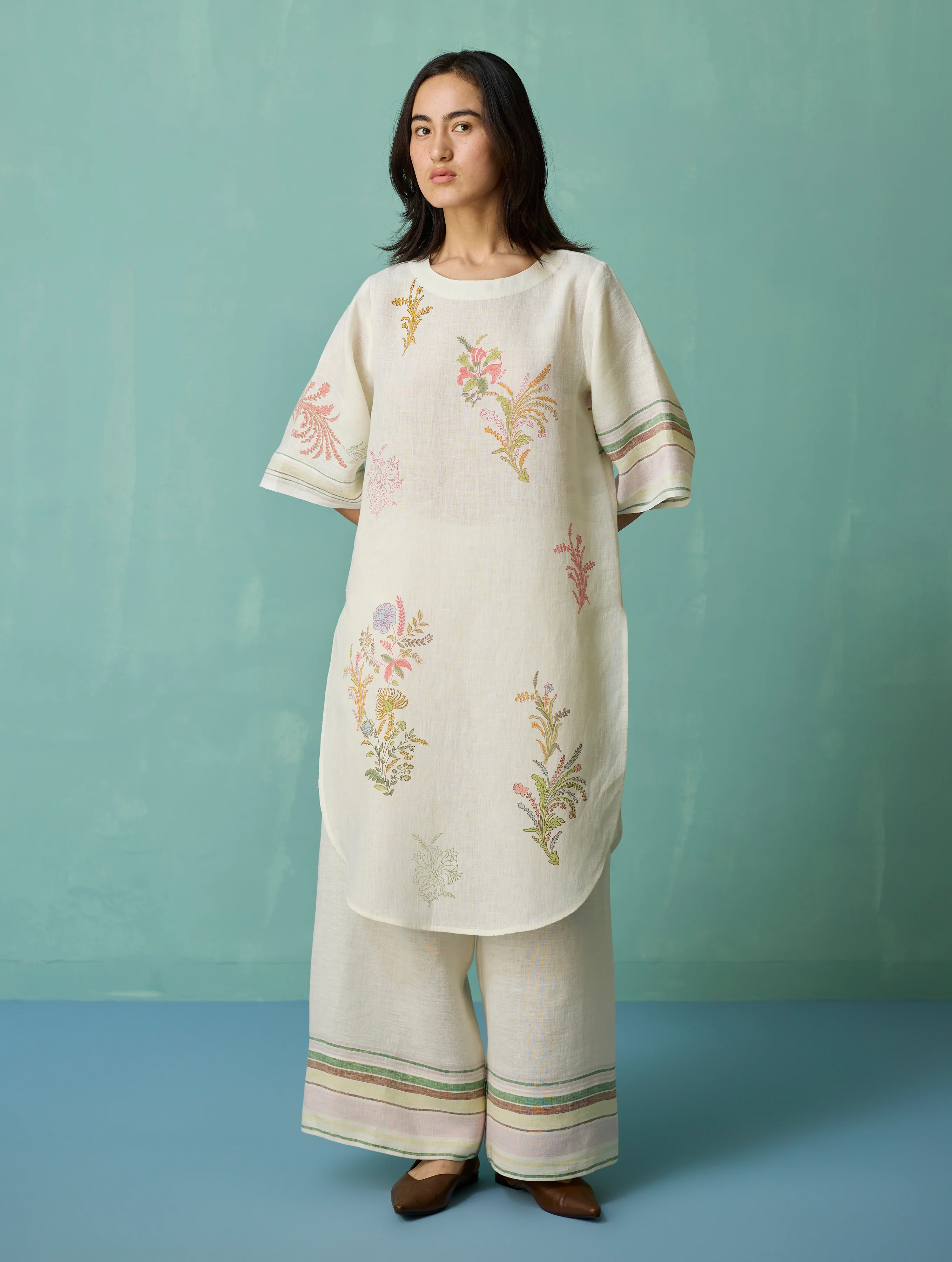 Nami Floral Block-Printed Curved Hem Kurta Set - Ivory - Image 9