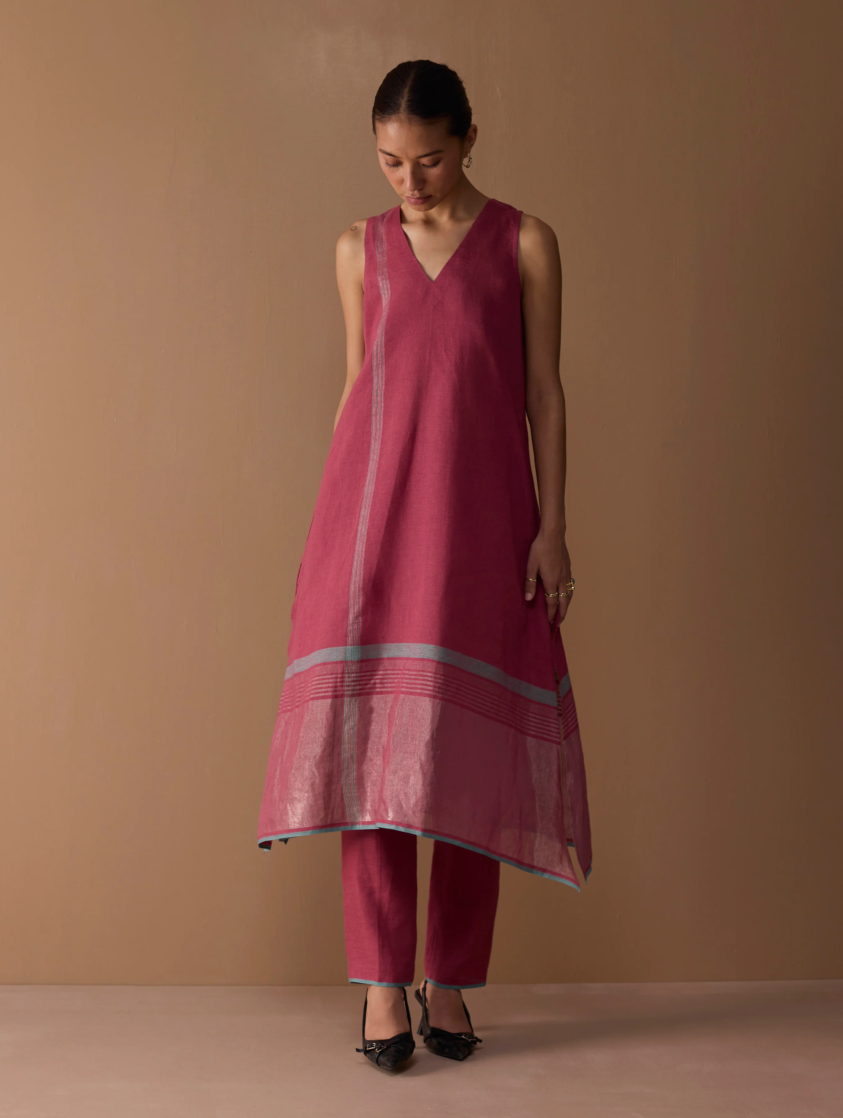 Noor Sleeveless Kurta - Metallic Crimson - Image 3