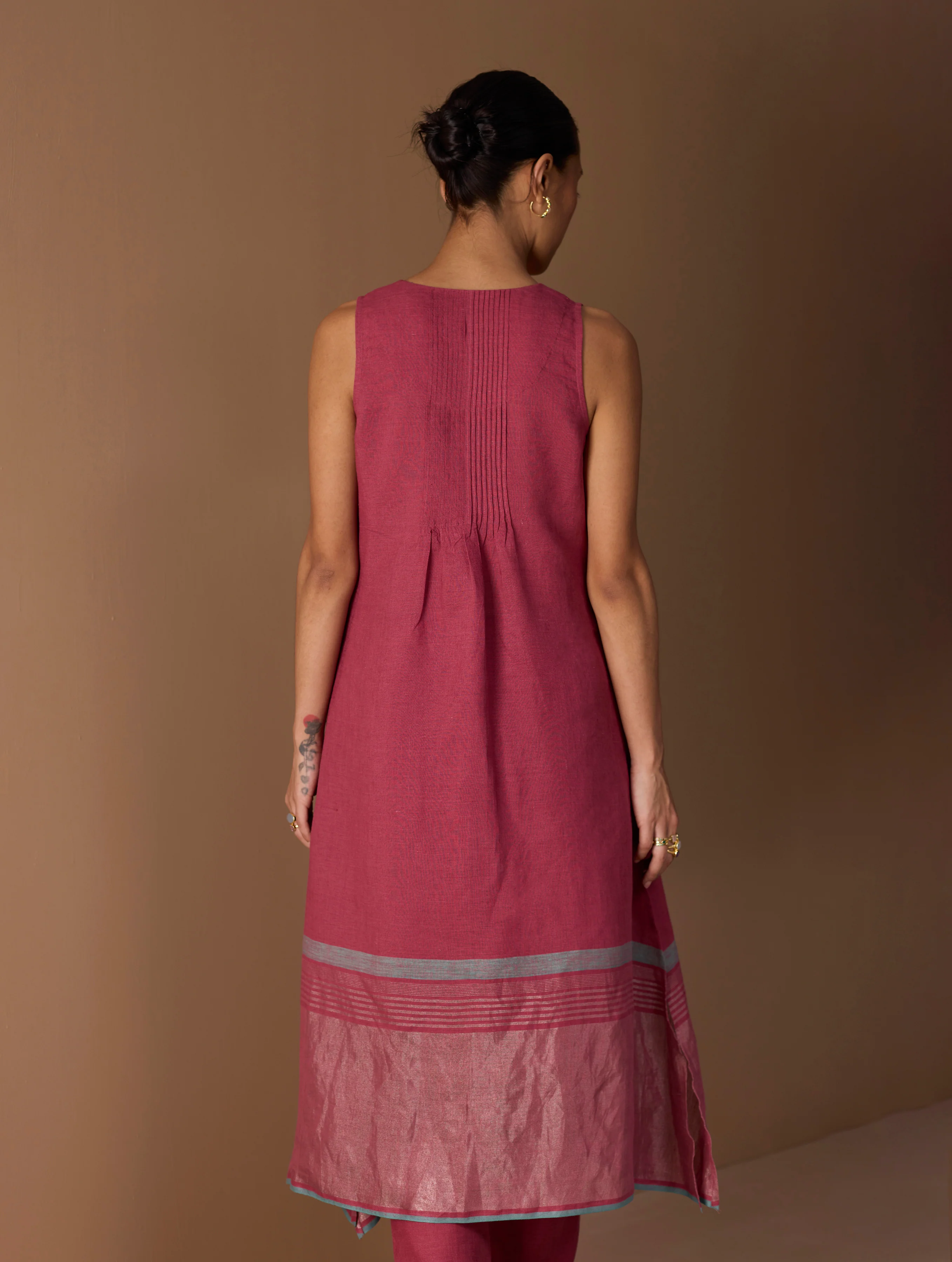 Noor Sleeveless Kurta - Metallic Crimson - Image 4