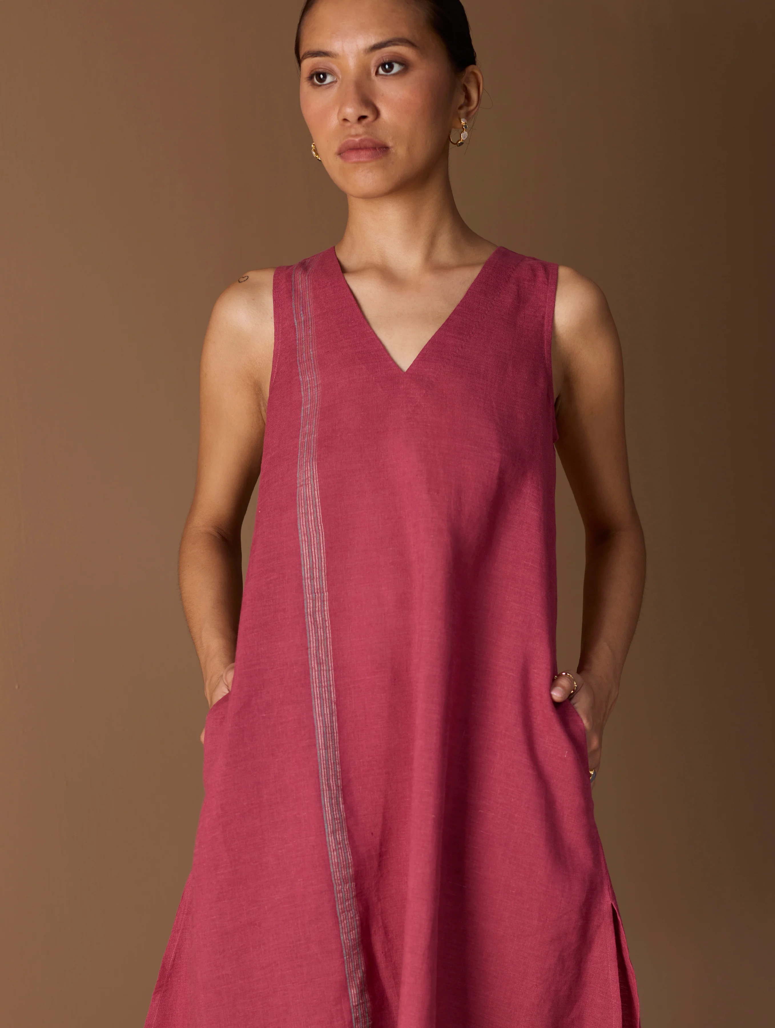 Noor Sleeveless Kurta - Metallic Crimson - Image 5