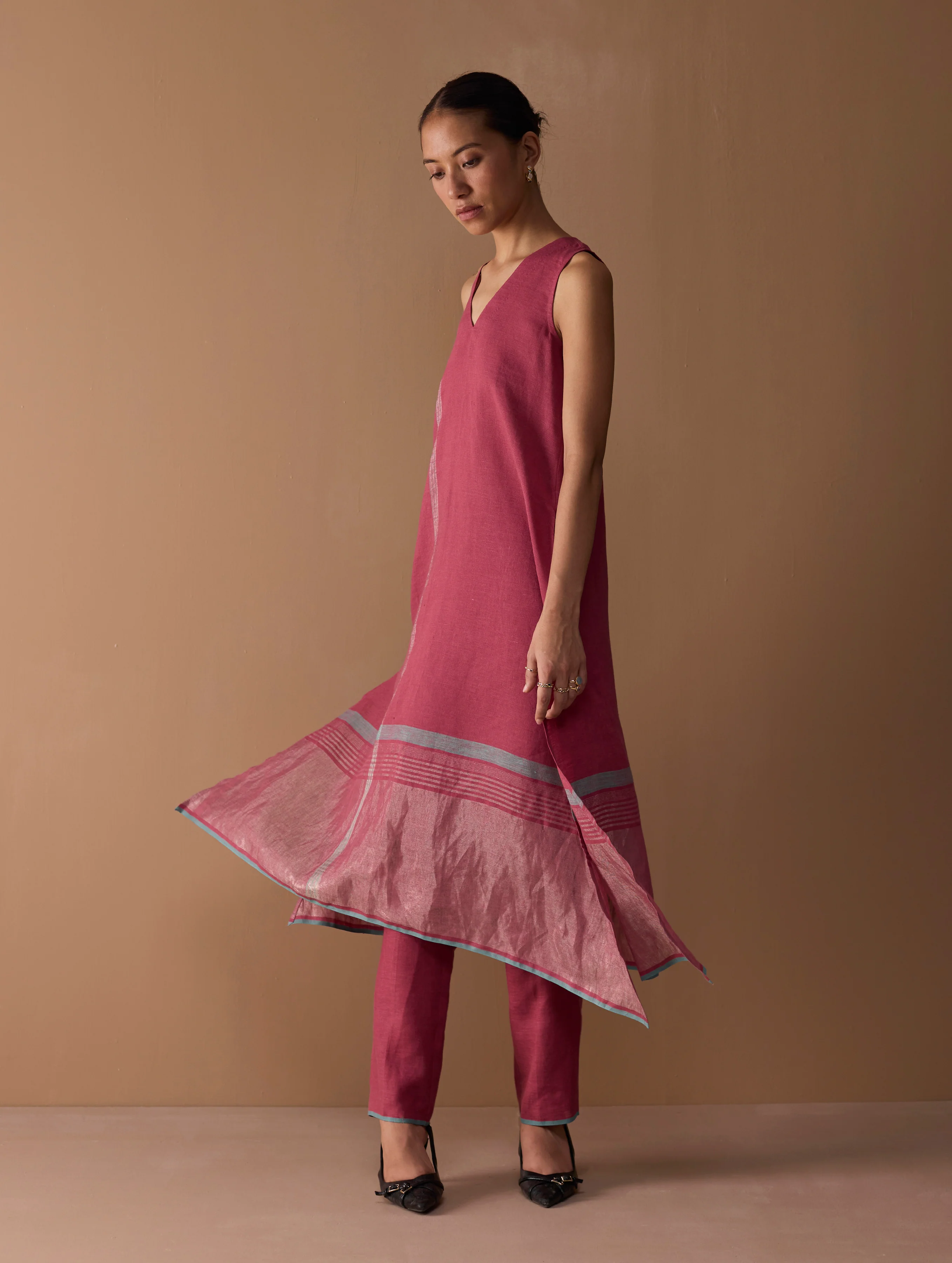 Noor Sleeveless Kurta - Metallic Crimson - Image 7