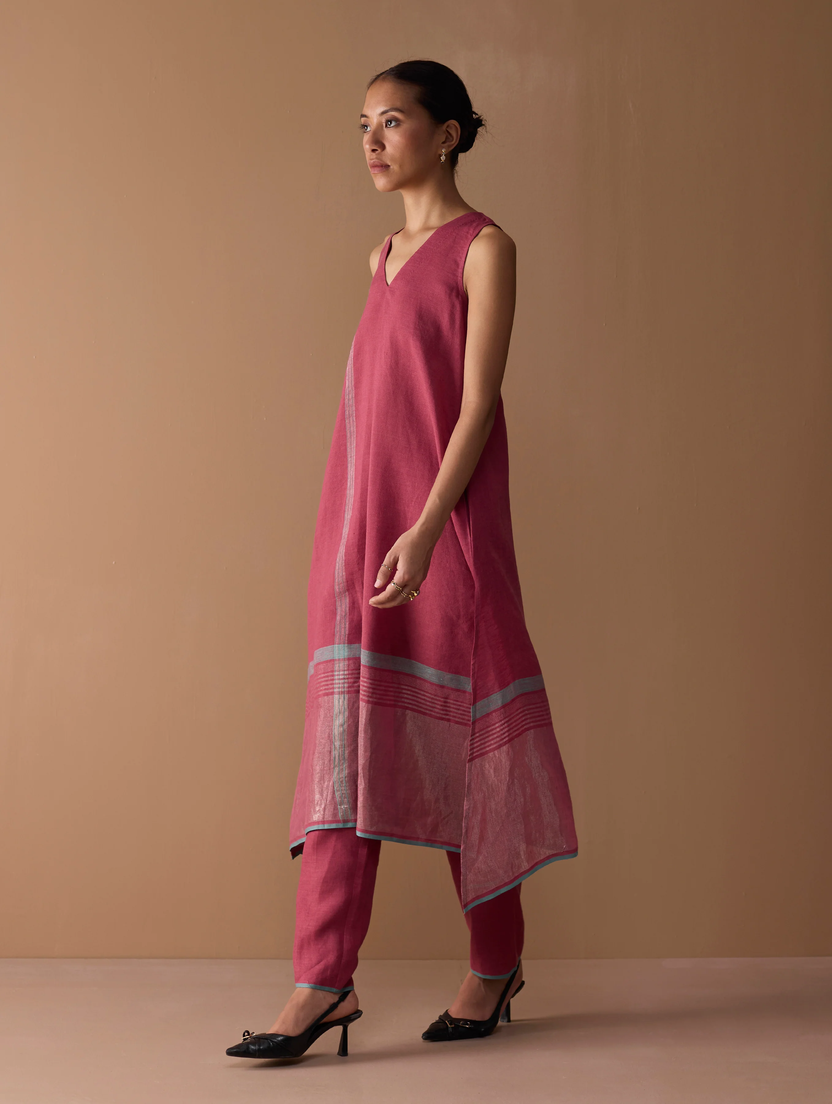 Noor Sleeveless Kurta - Metallic Crimson - Image 8