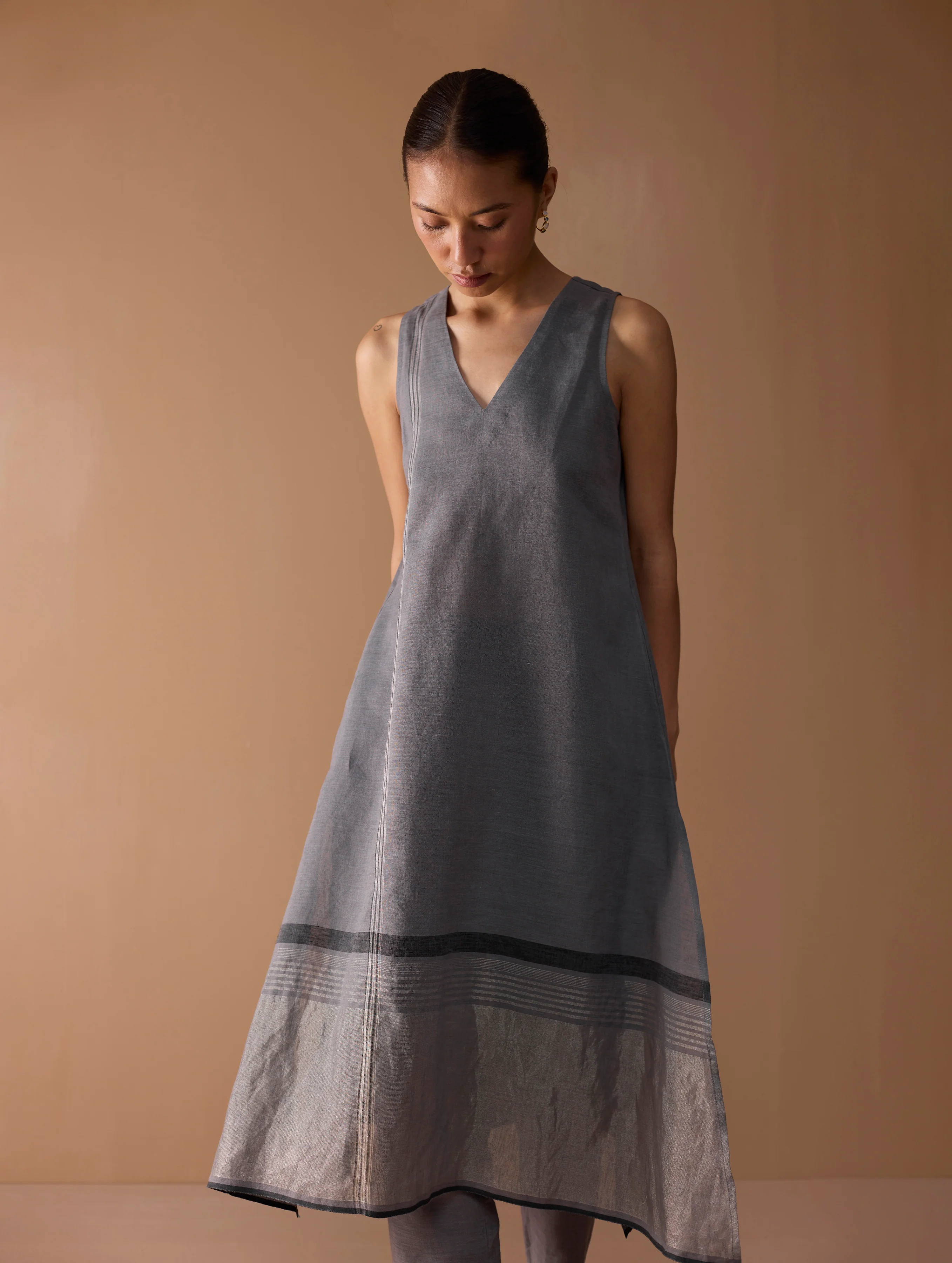 Noor Sleeveless Kurta - Metallic Grey - Image 2