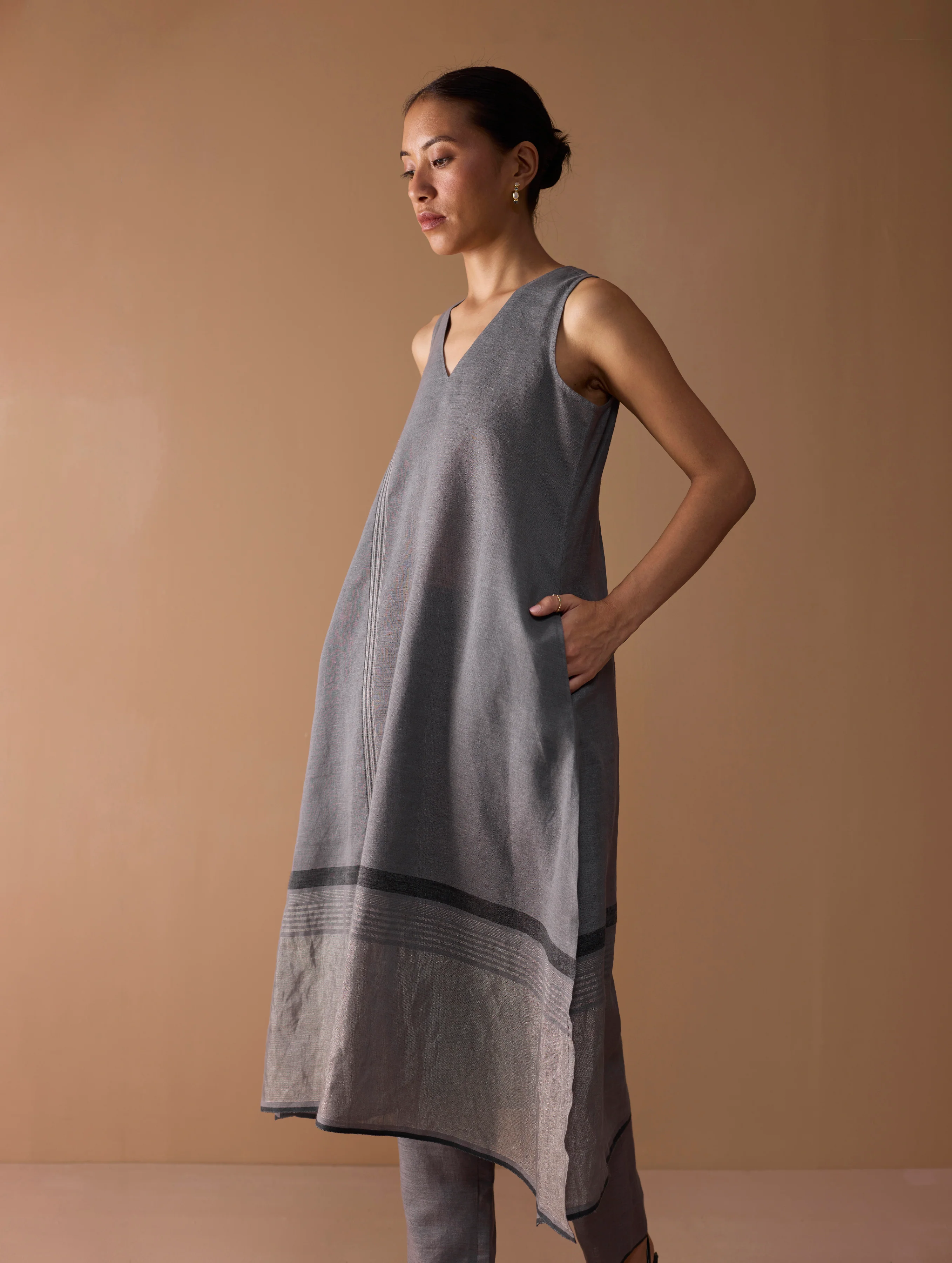 Noor Sleeveless Kurta - Metallic Grey - Image 4