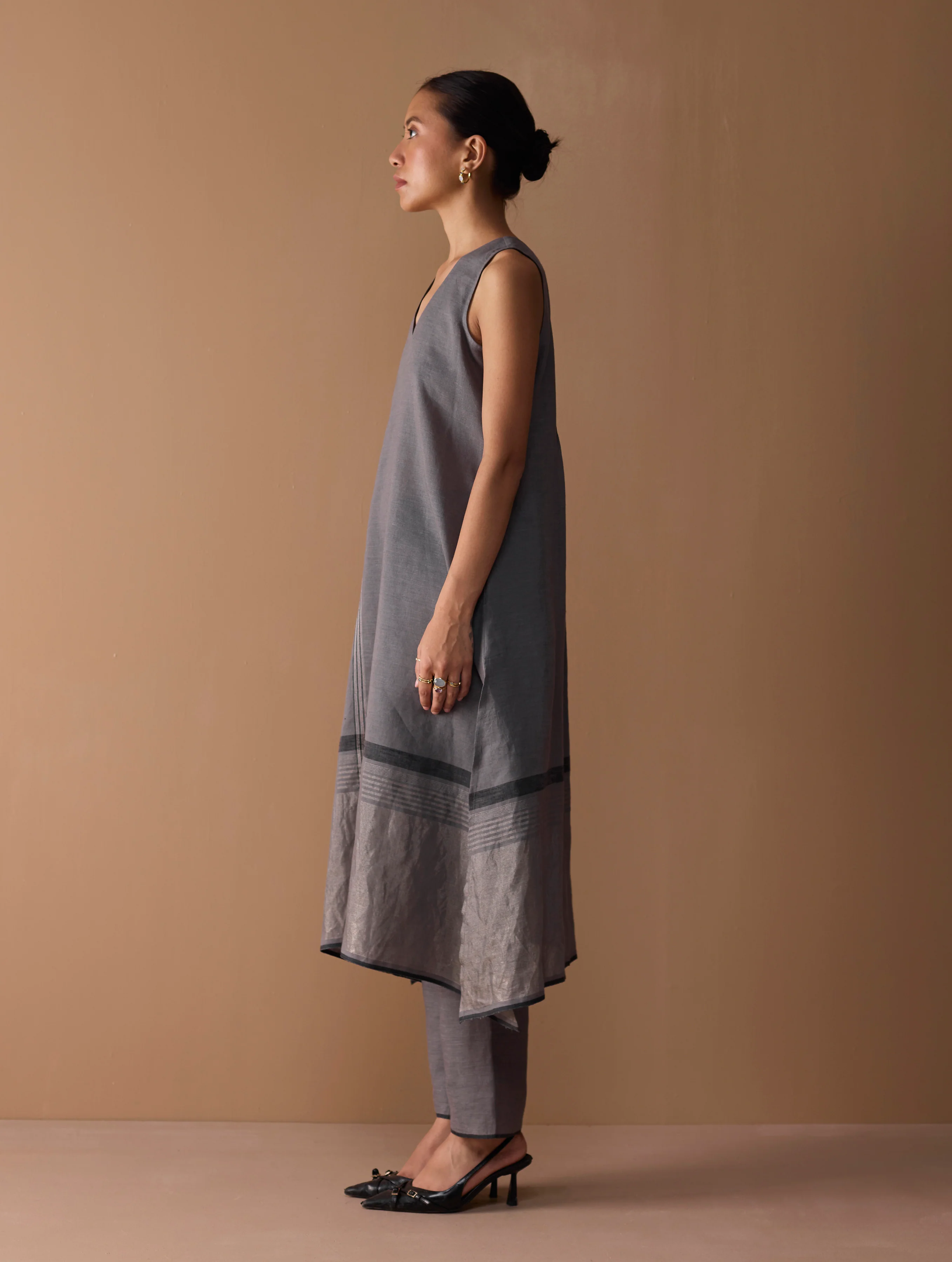 Noor Sleeveless Kurta - Metallic Grey - Image 7