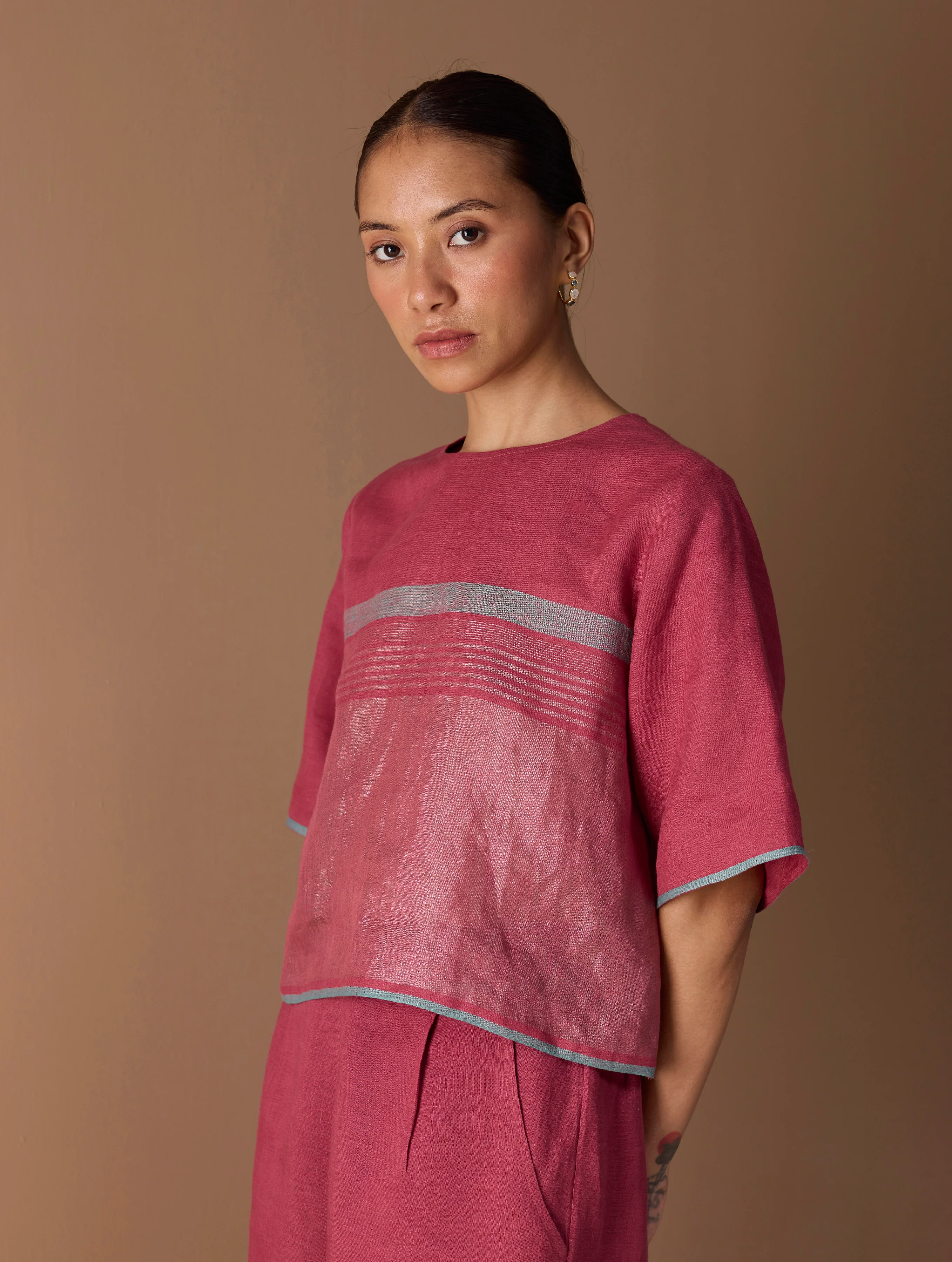 Ozra Cropped Linen Top - Metallic Crimson - Image 5