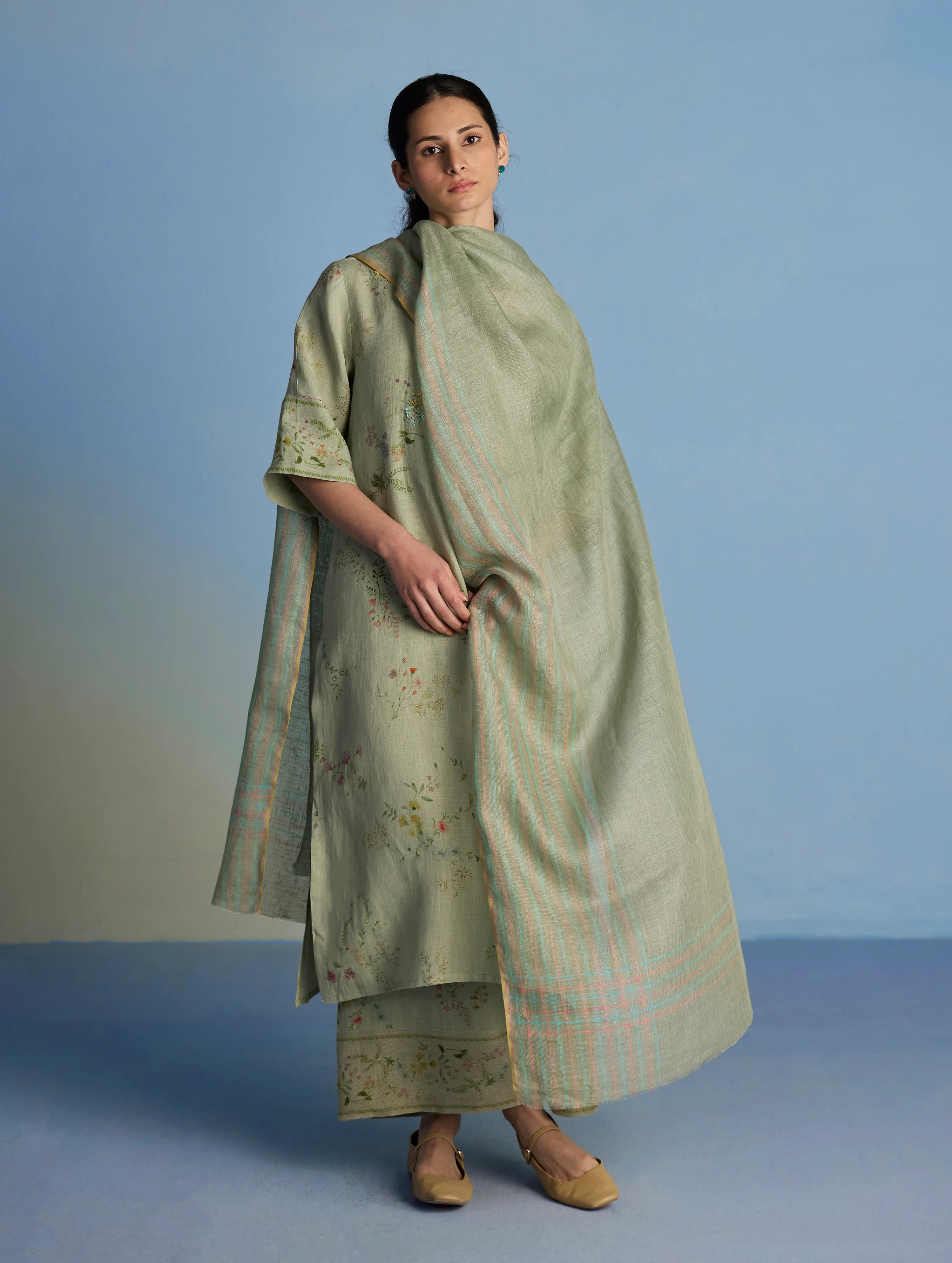 Para Hand-Embroidered Linen Kurta Set - Mint - Image 11
