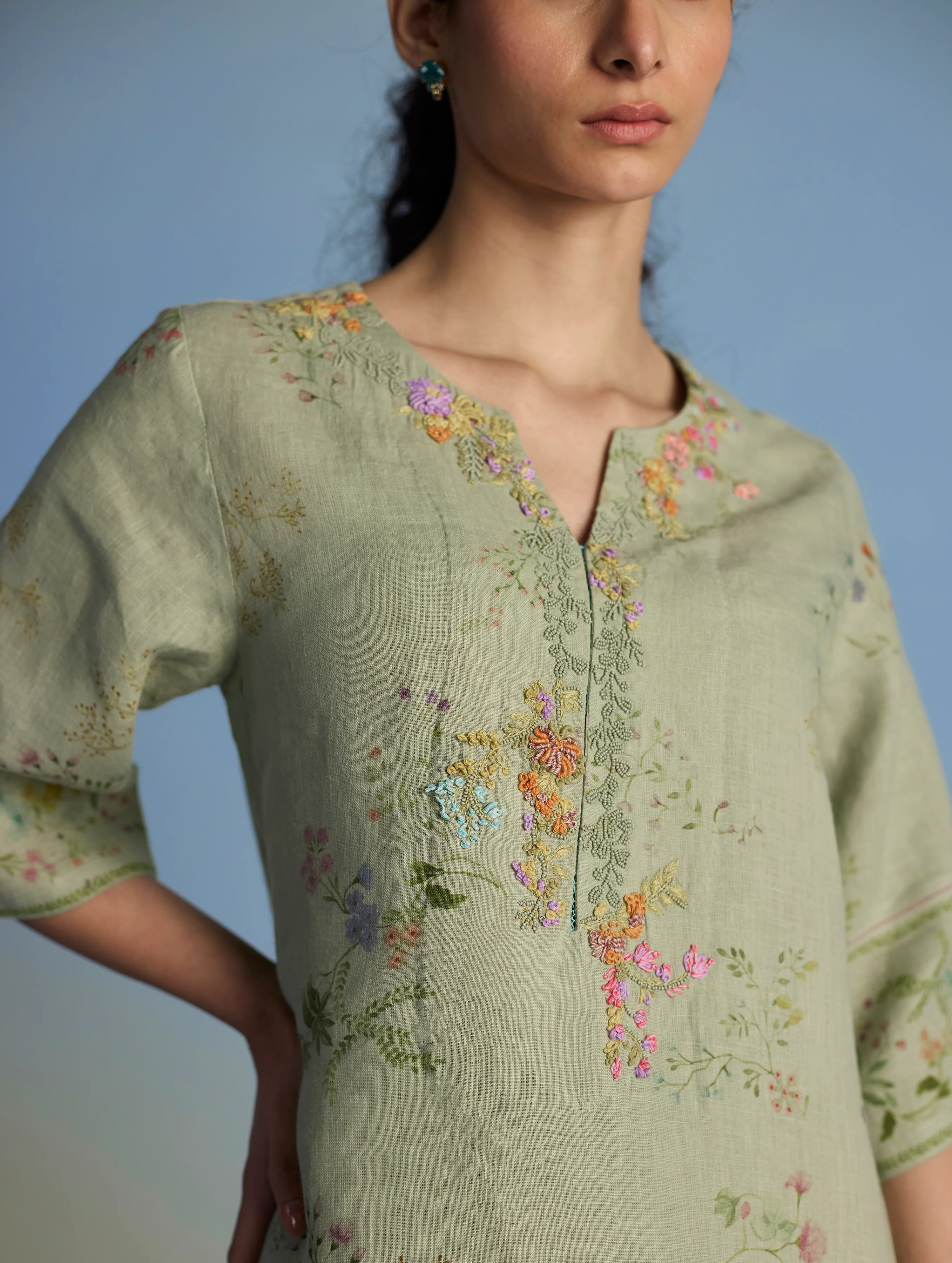 Para Hand-Embroidered Linen Kurta Set - Mint - Image 14
