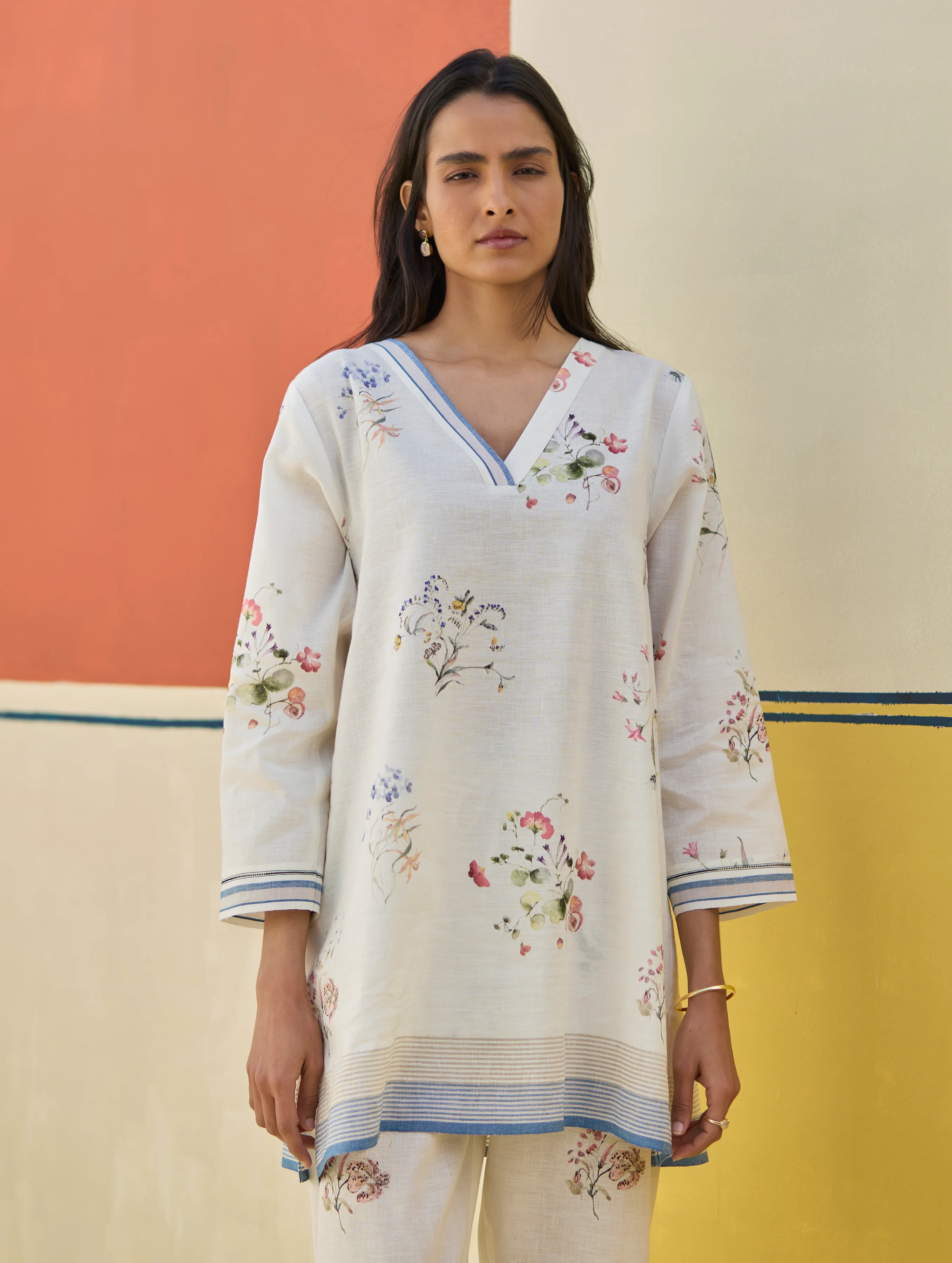 Raha Watercolour Floral Kurta Set
- Ivory - Image 3