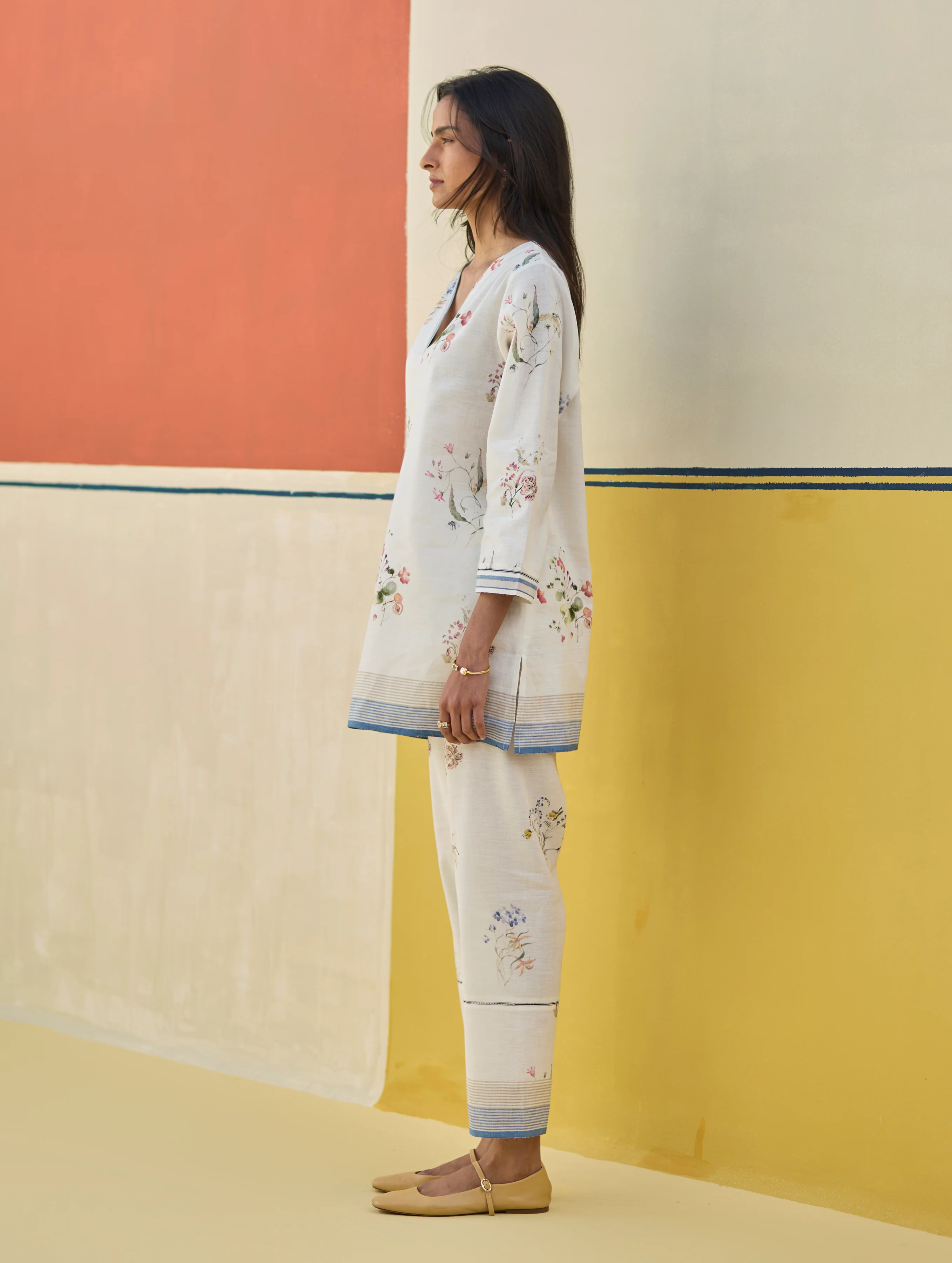Raha Watercolour Floral Kurta Set
- Ivory - Image 5