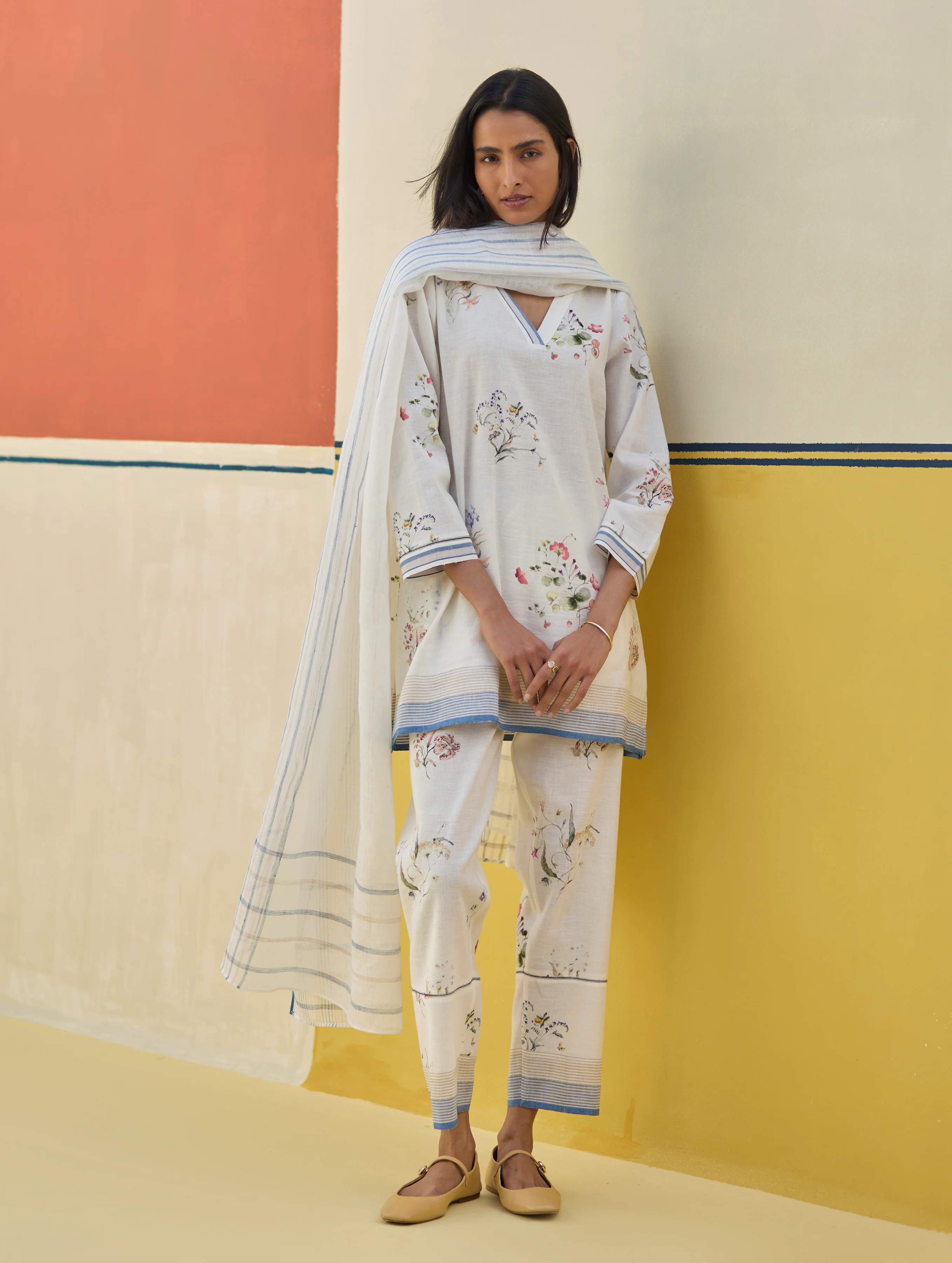 Raha Watercolour Floral Kurta Set
- Ivory - Image 6